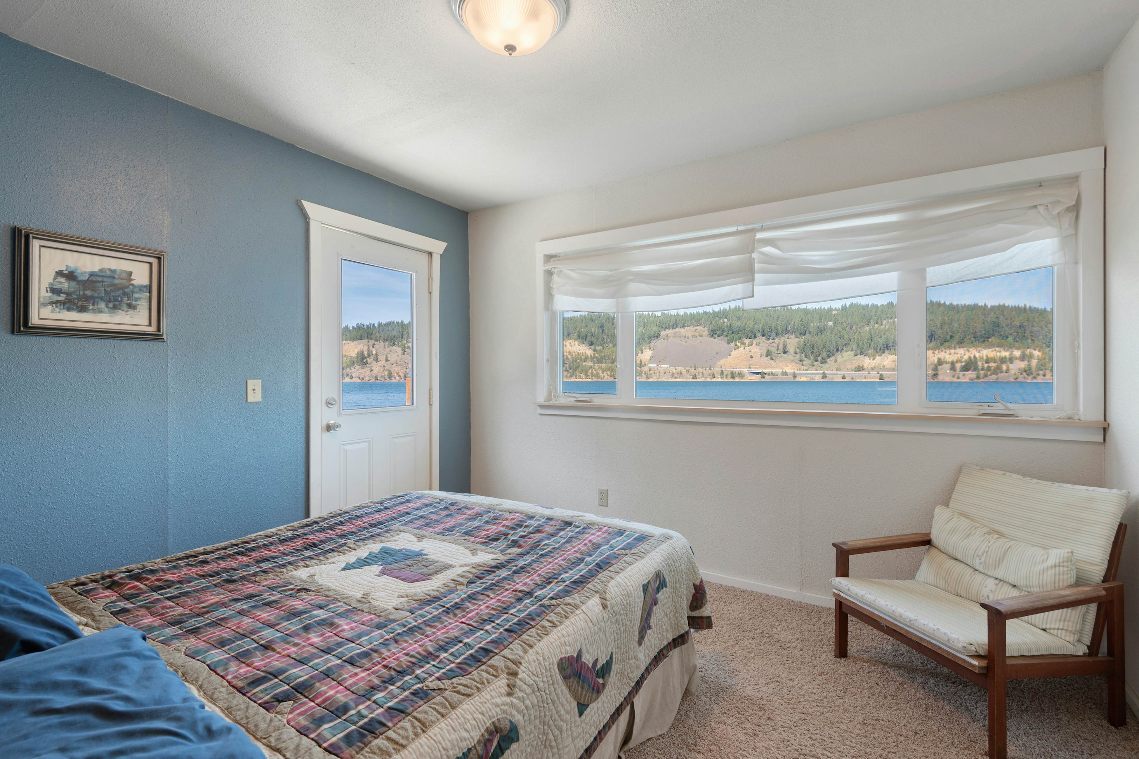 Two Lakefront Homes Retreat