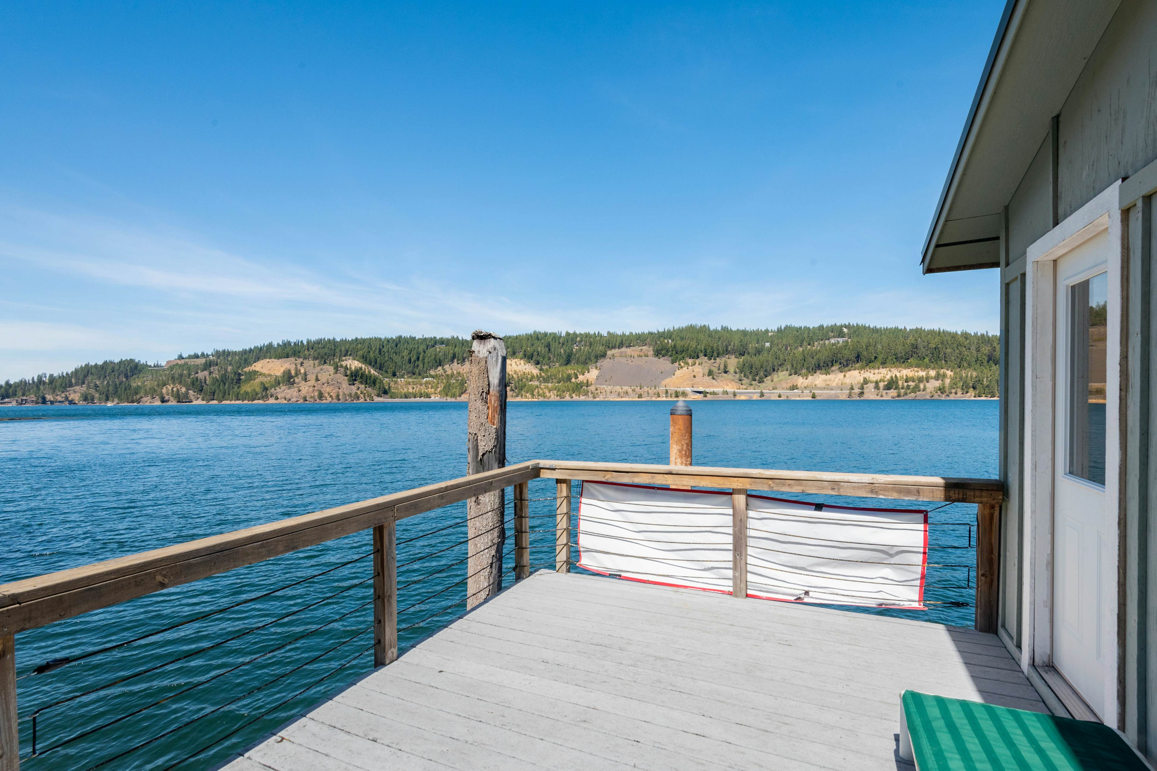 Two Lakefront Homes Retreat