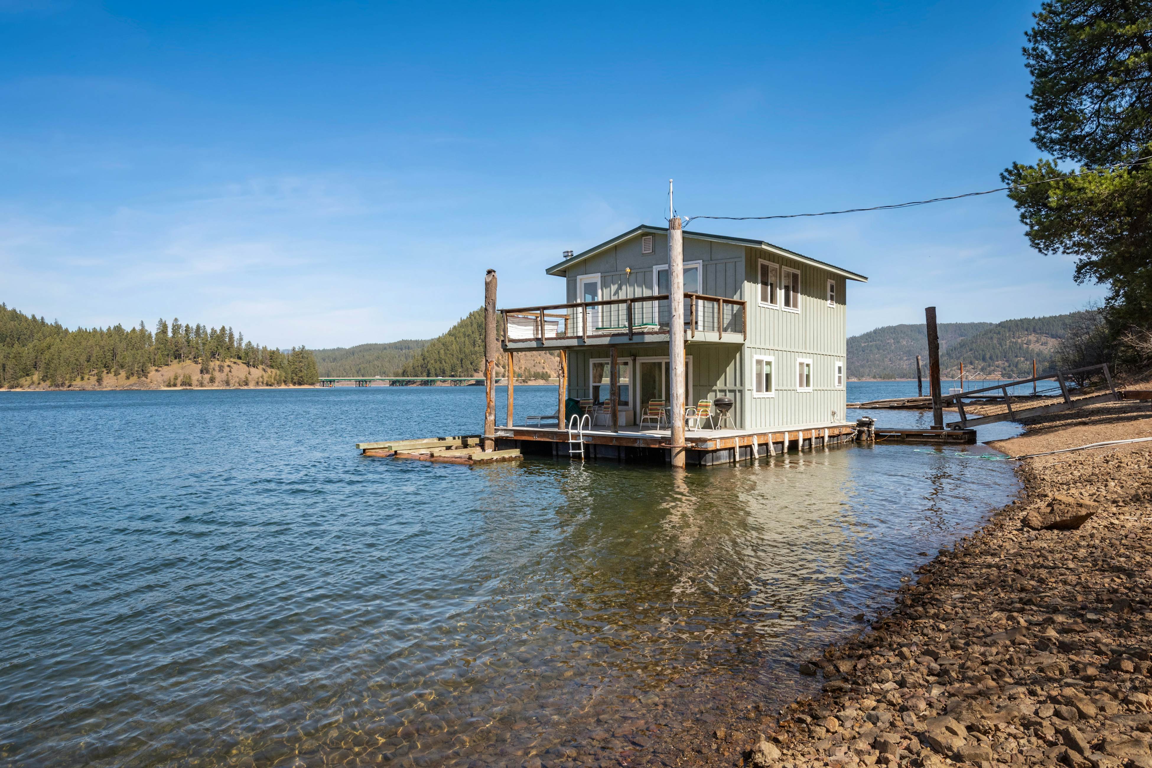 Two Lakefront Homes Retreat