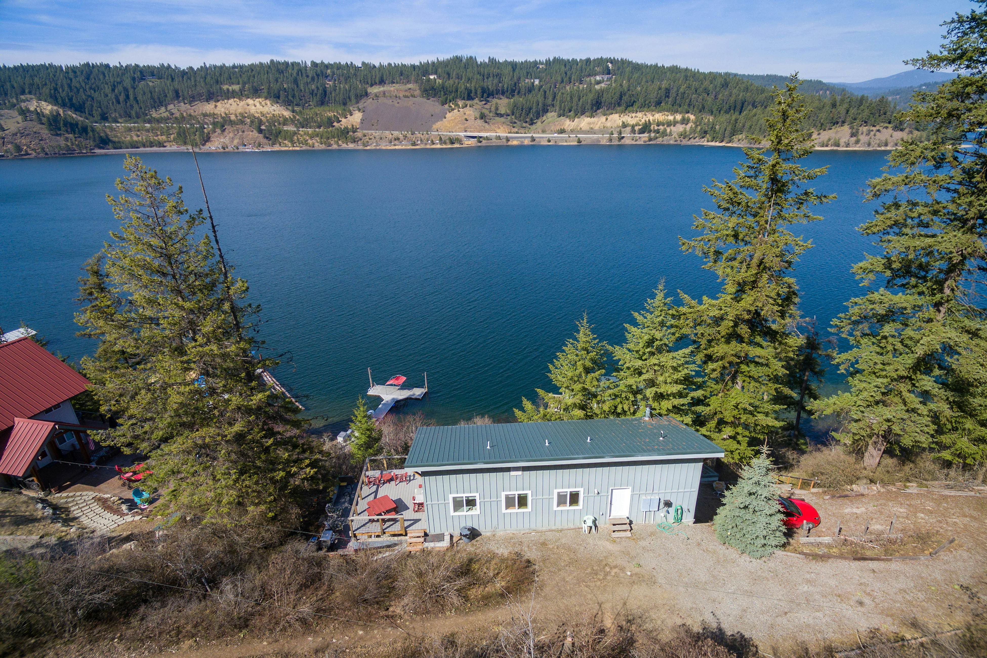 Two Lakefront Homes Retreat
