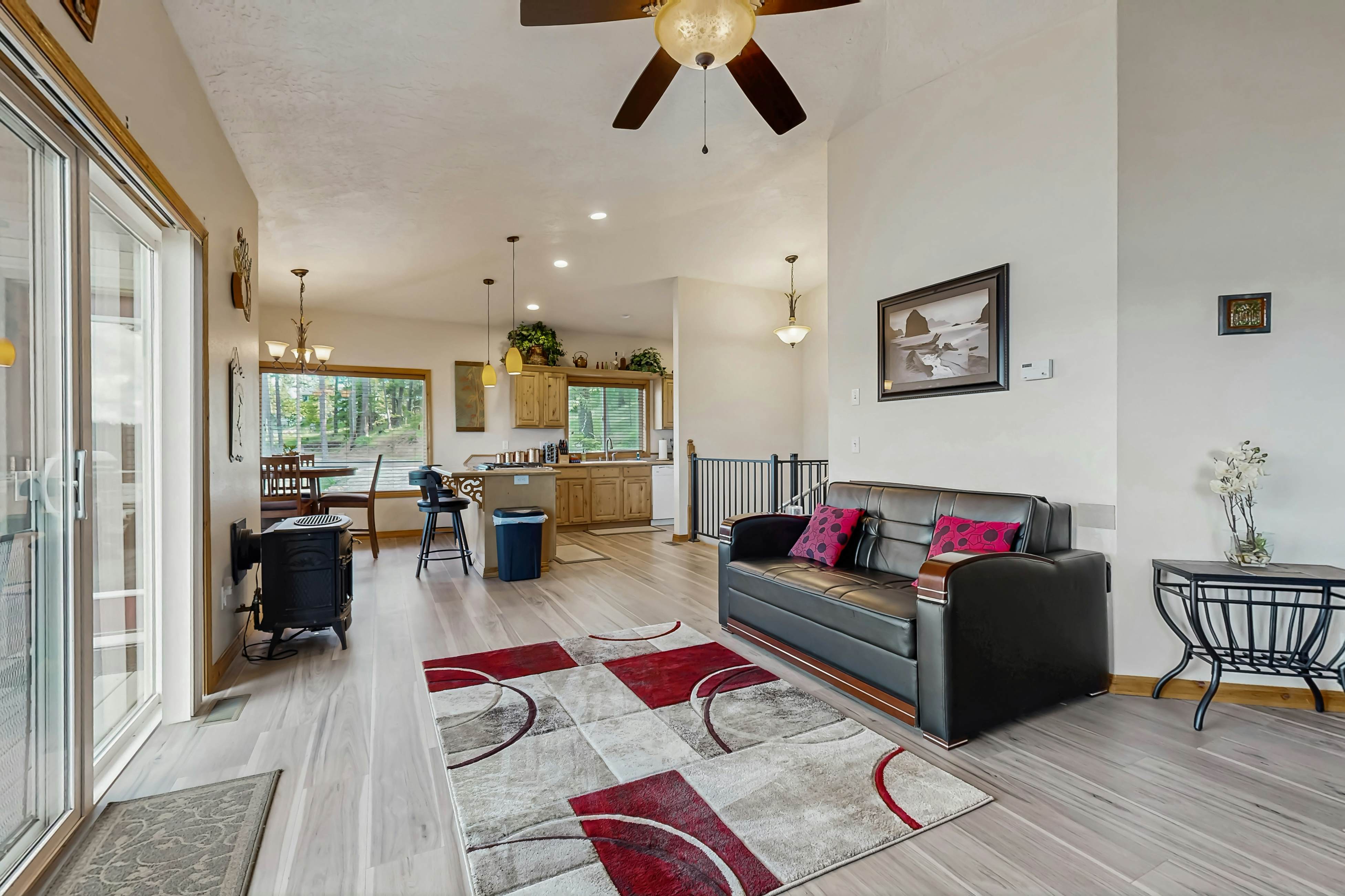 Scenic Lakefront Retreat