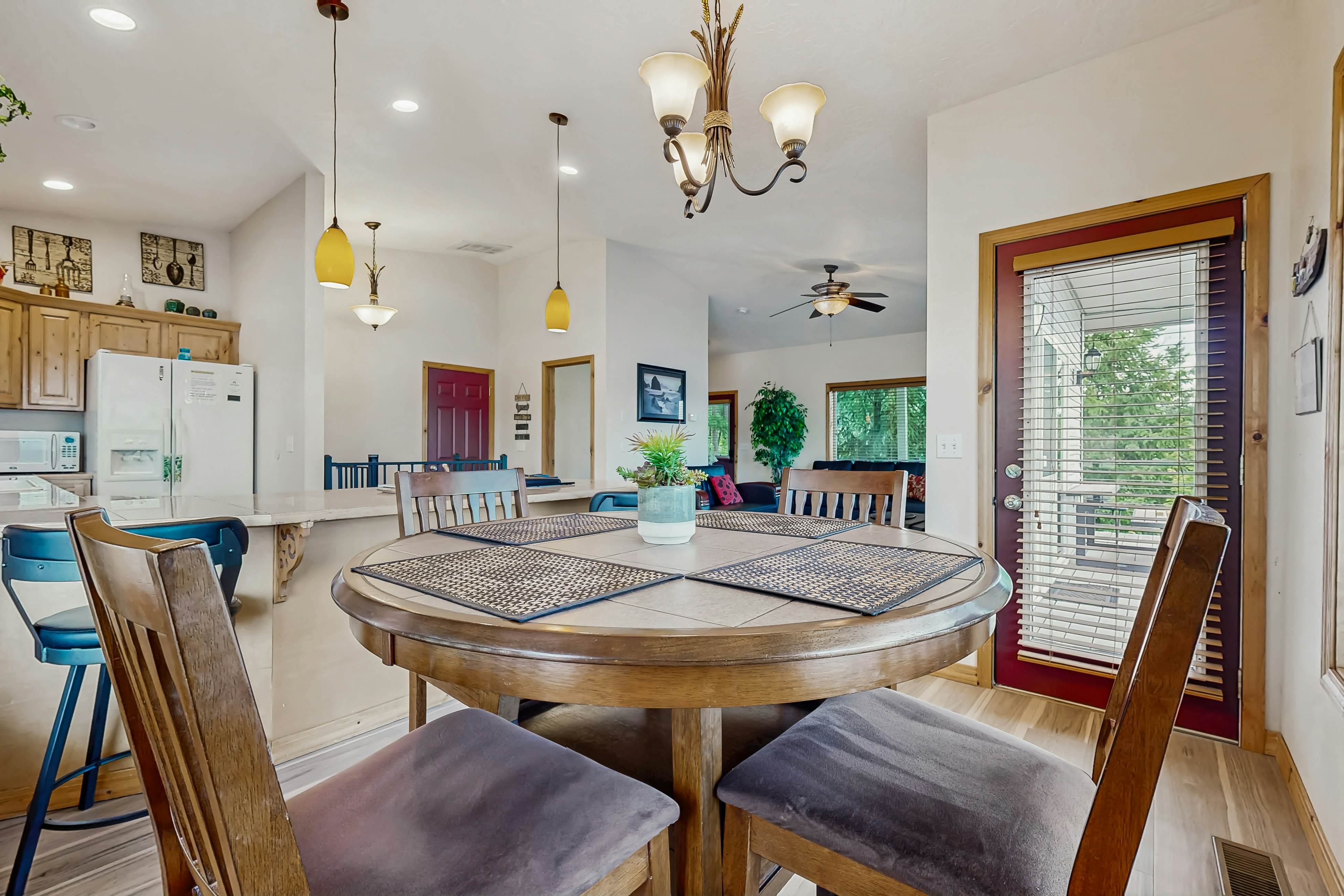 Scenic Lakefront Retreat