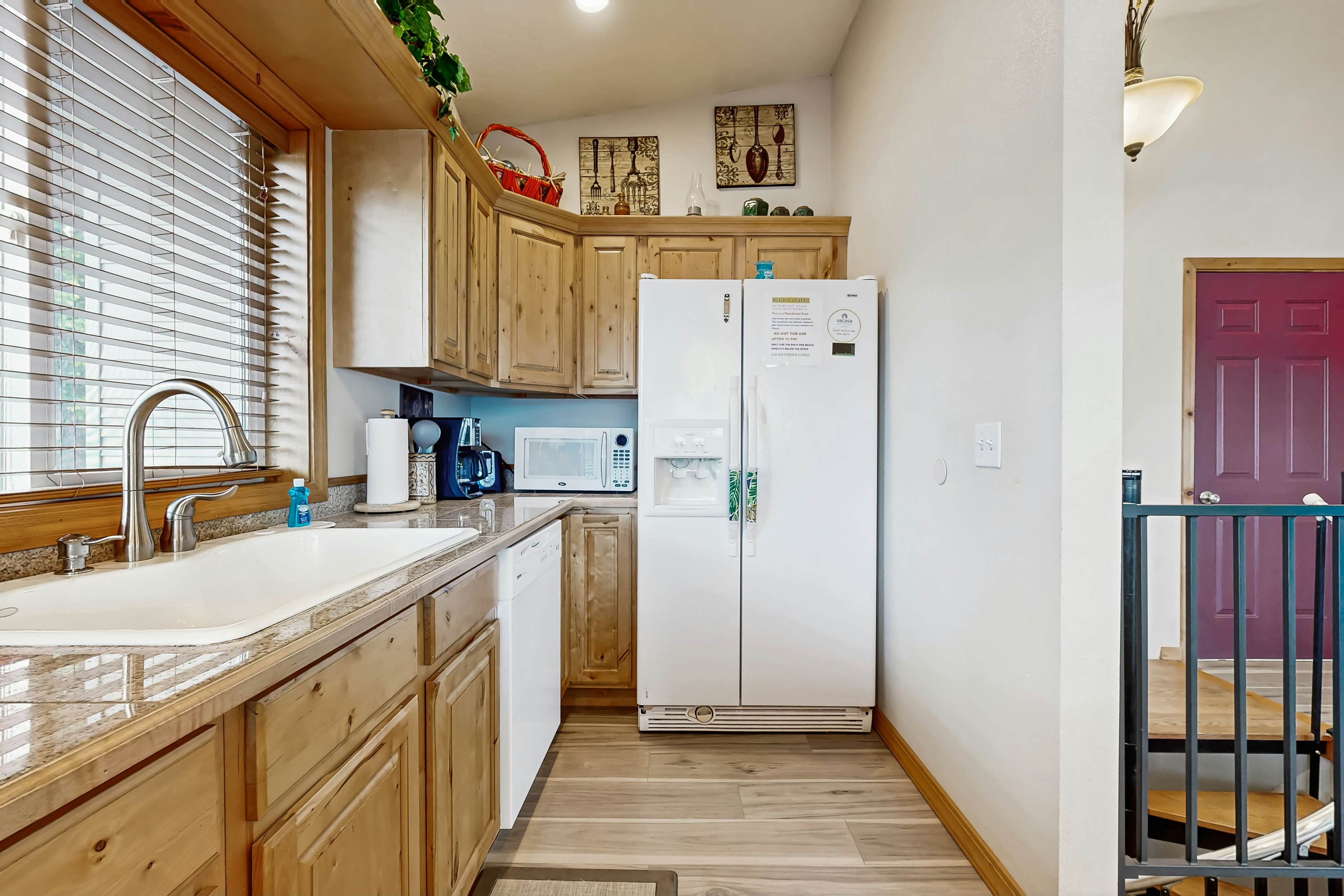 Scenic Lakefront Retreat