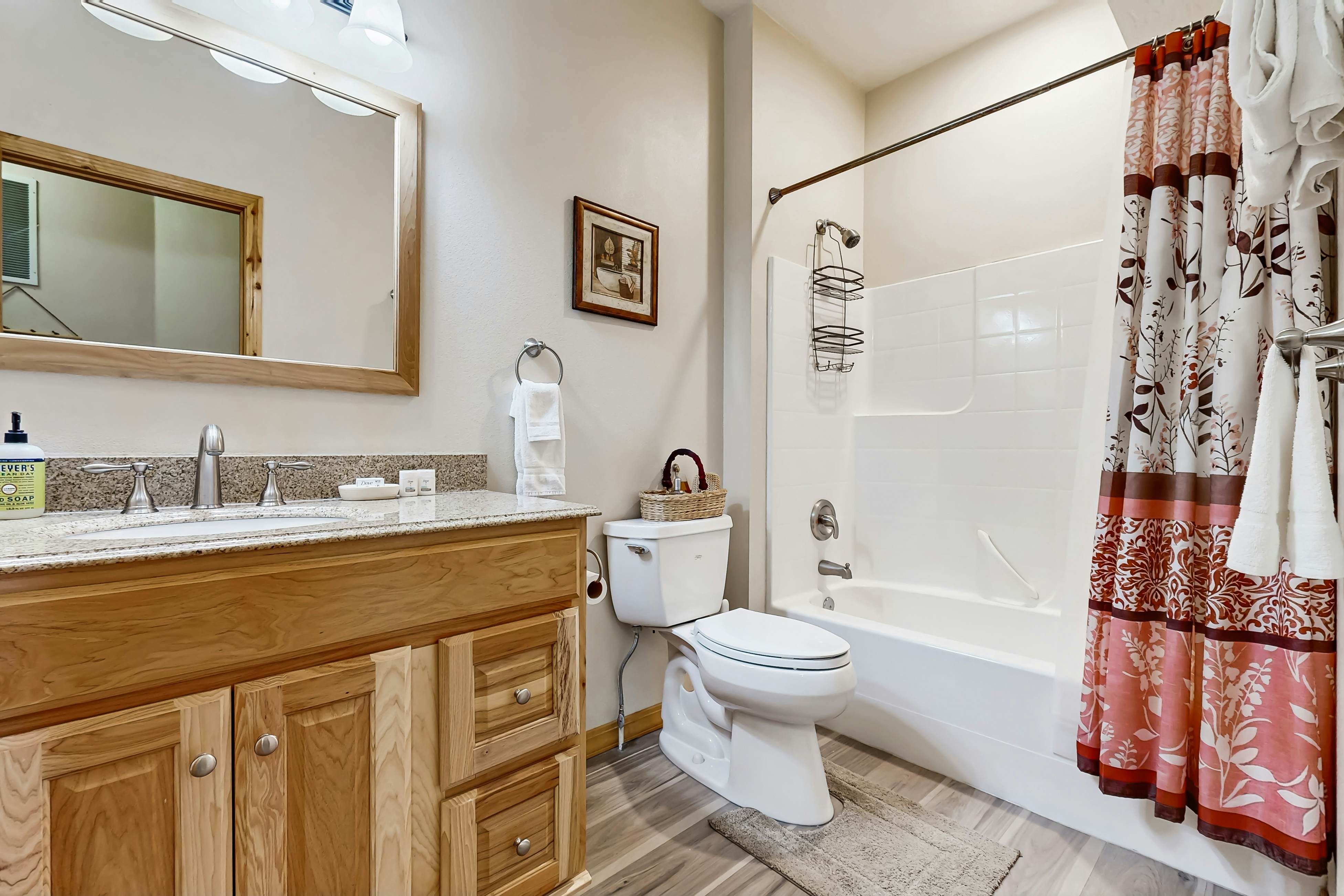 Scenic Lakefront Retreat