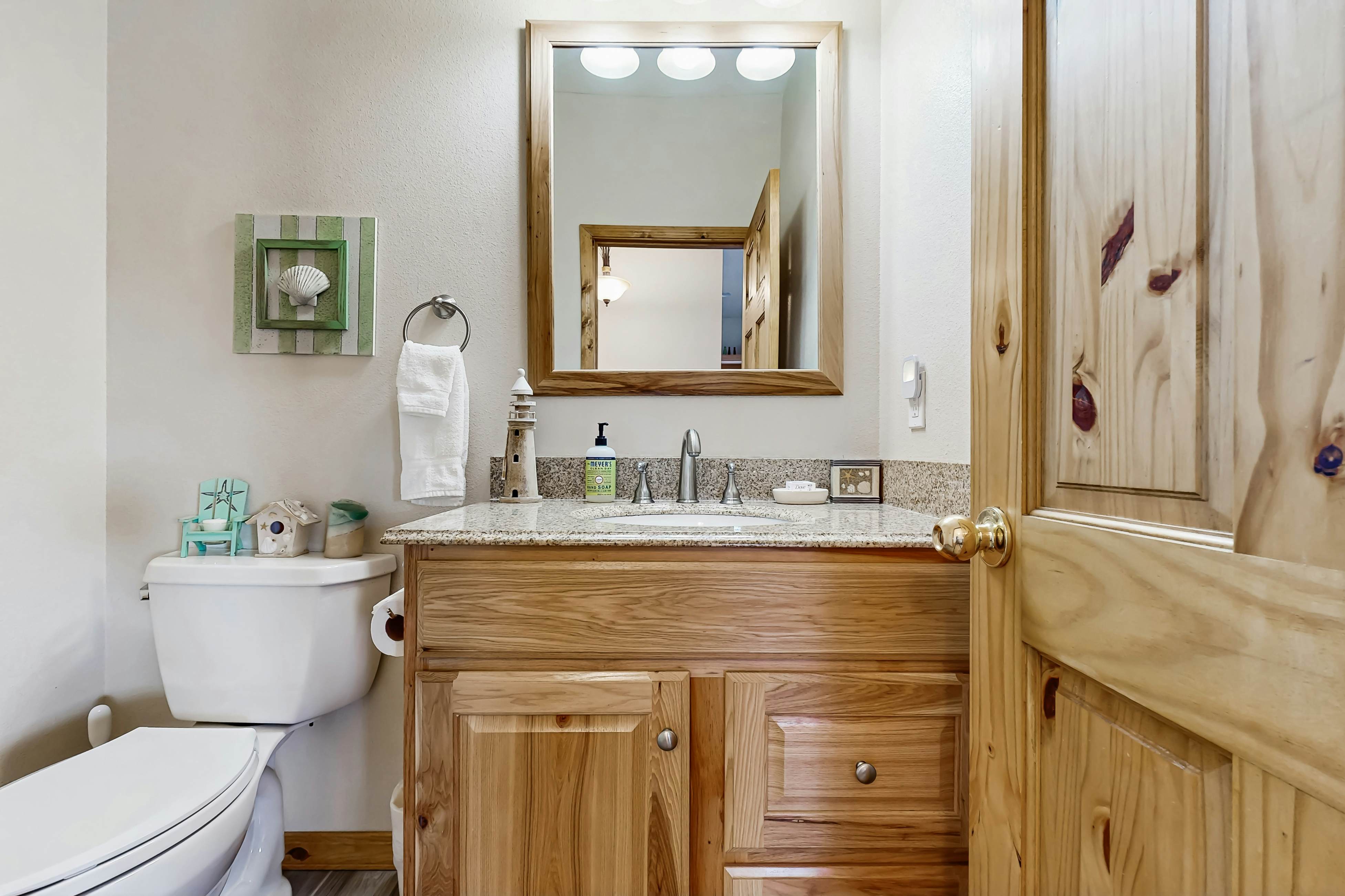 Scenic Lakefront Retreat