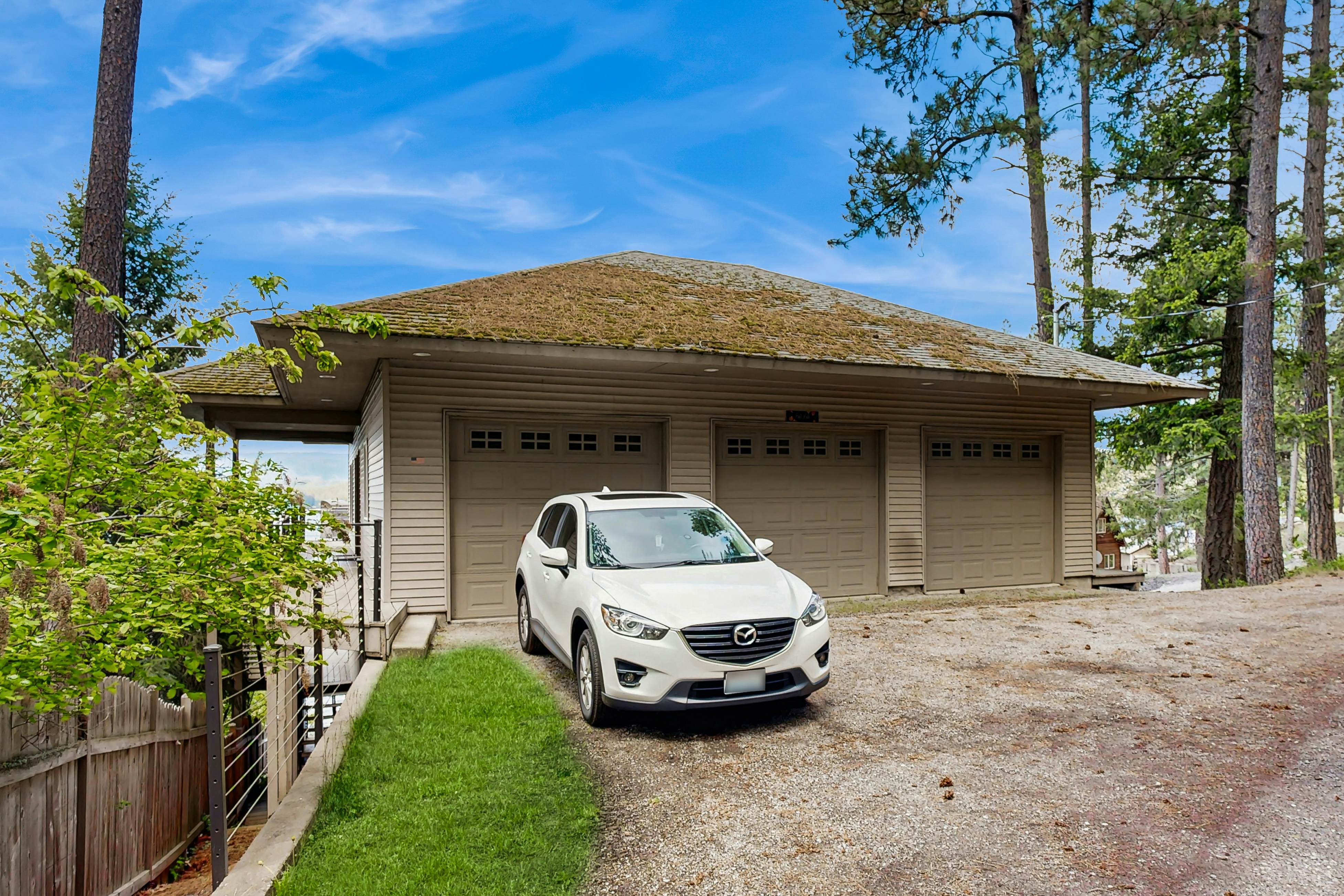 Scenic Lakefront Retreat