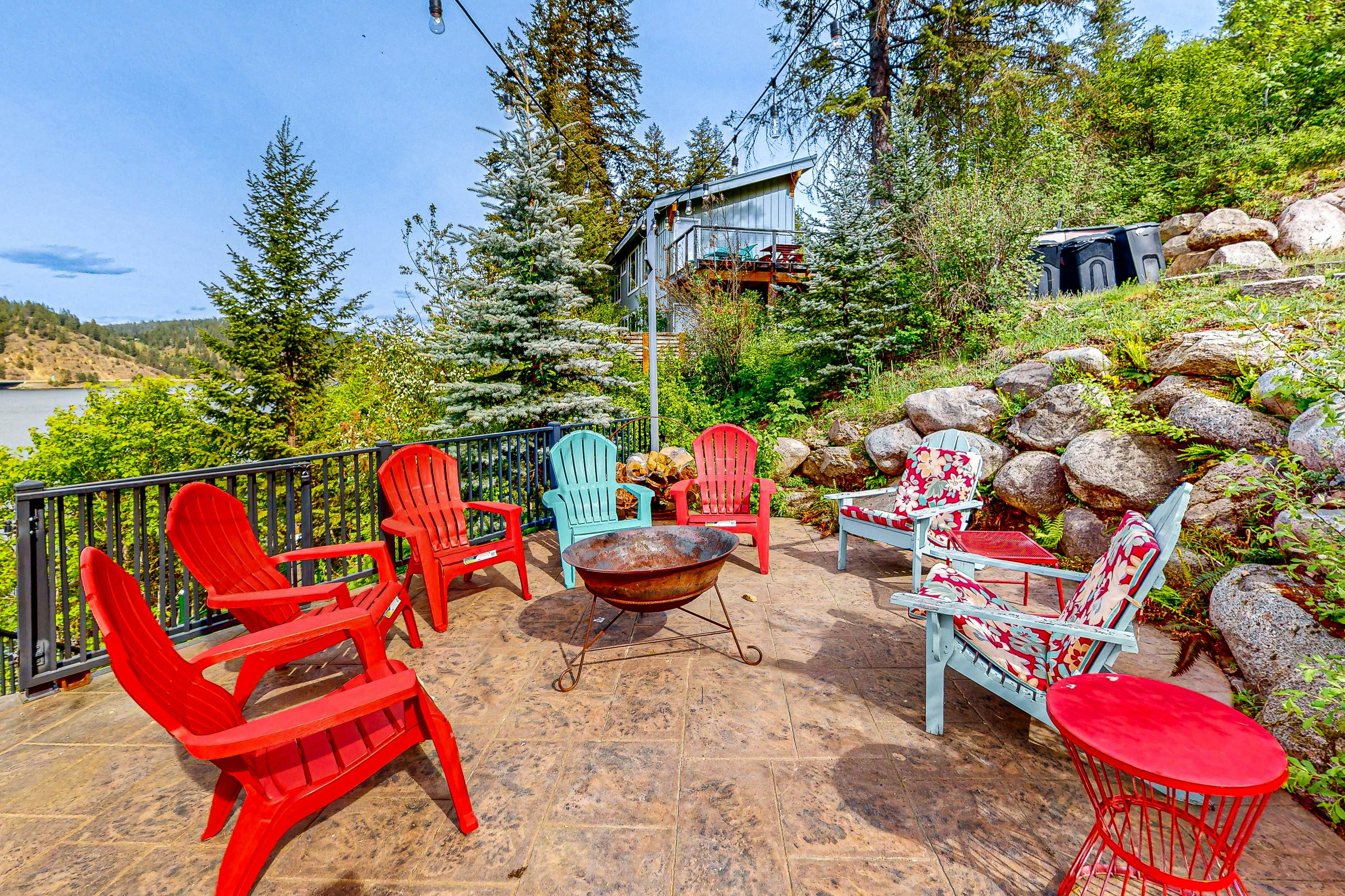 Lakefront Home With Firepit