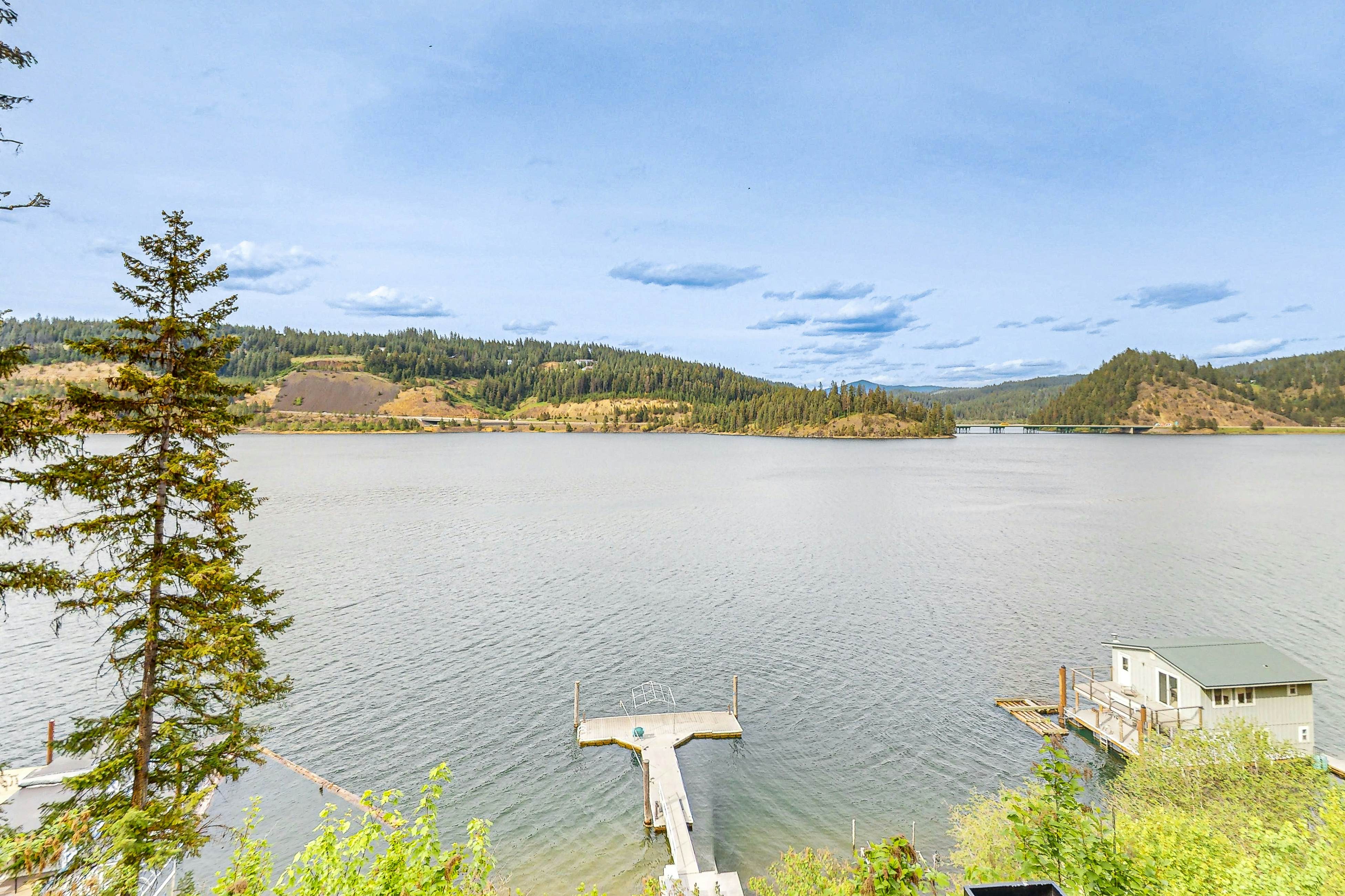 Lakefront Home With Firepit