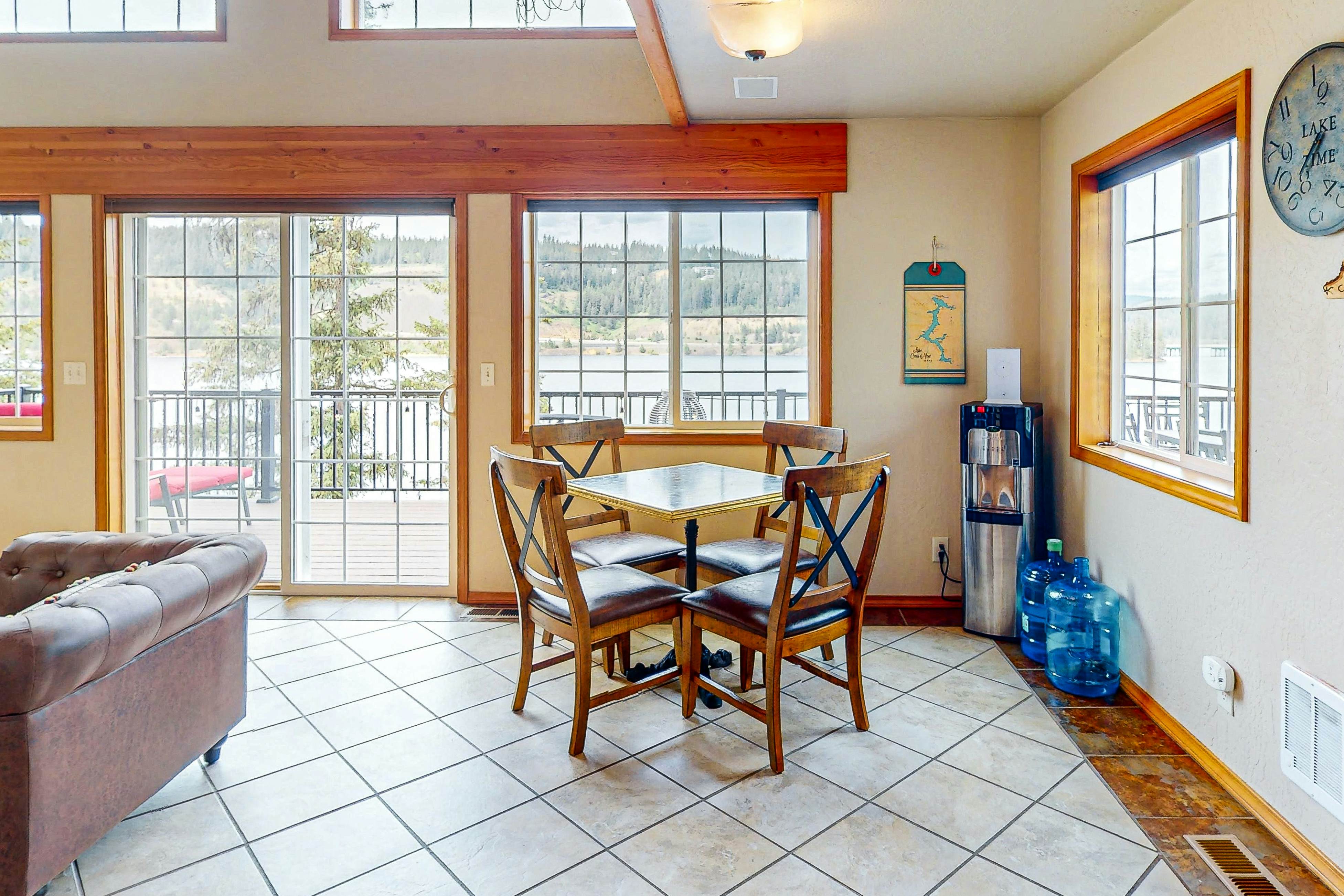 Lakefront Home With Firepit