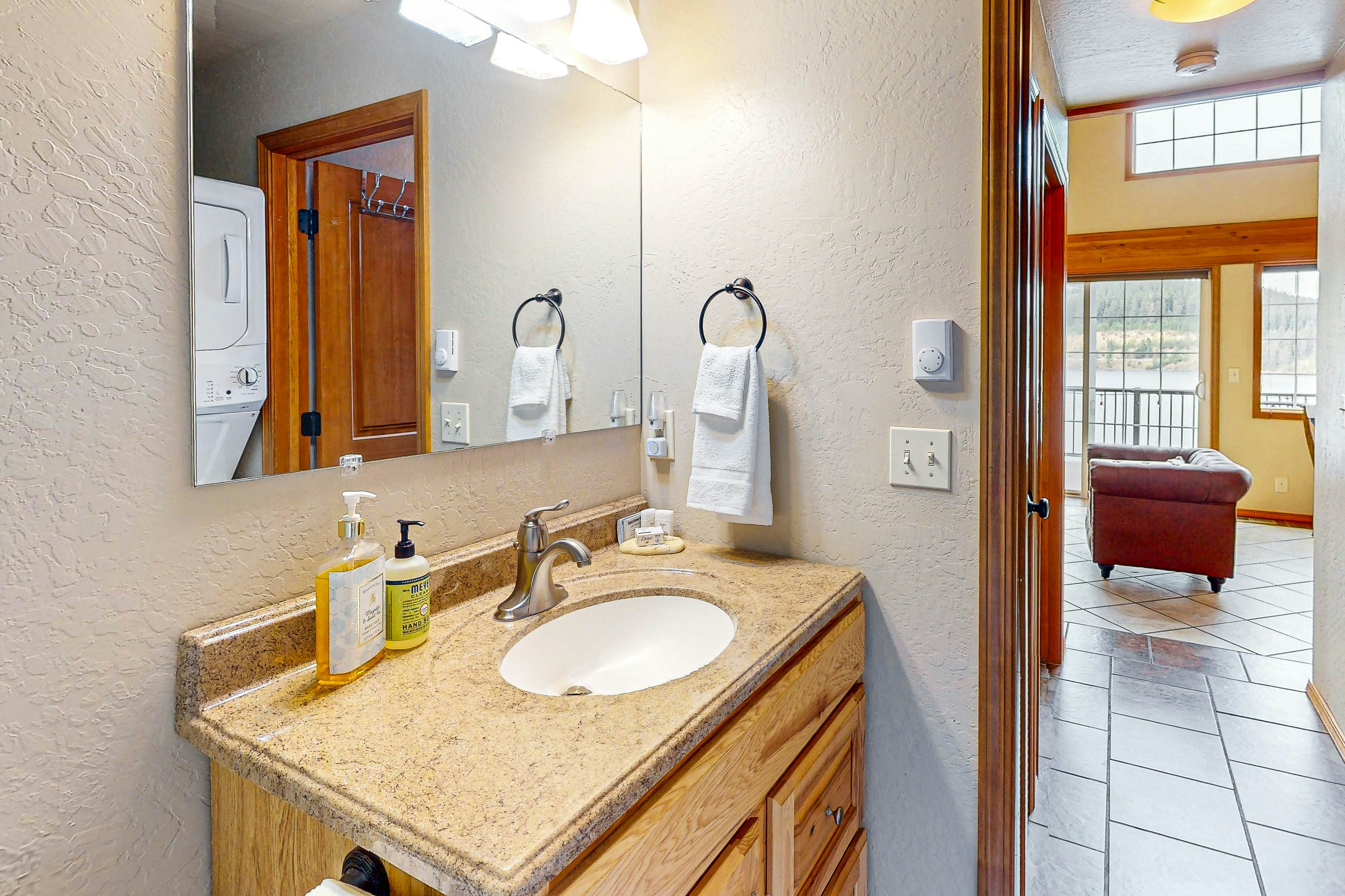 Lakefront Home With Firepit