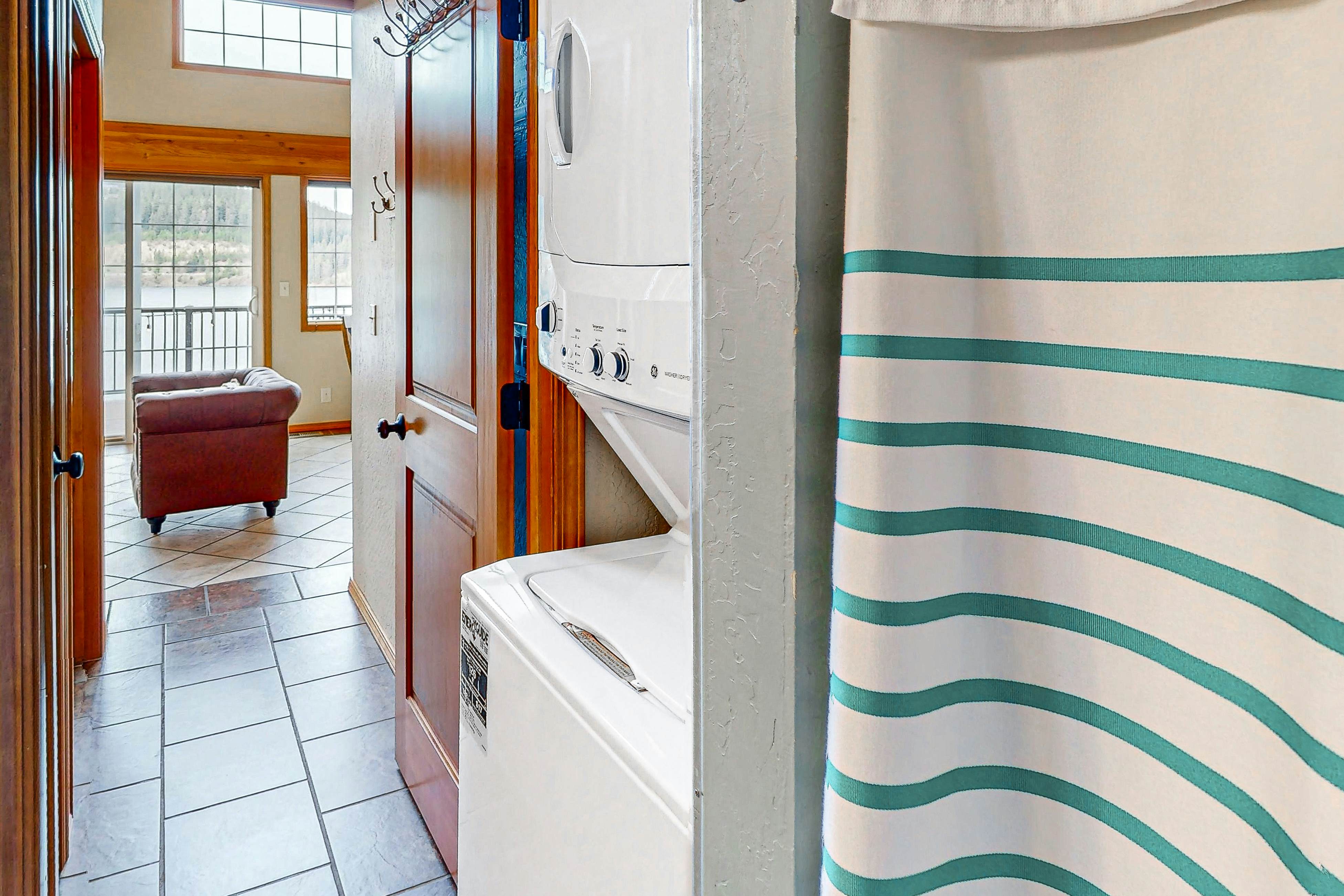 Lakefront Home With Firepit