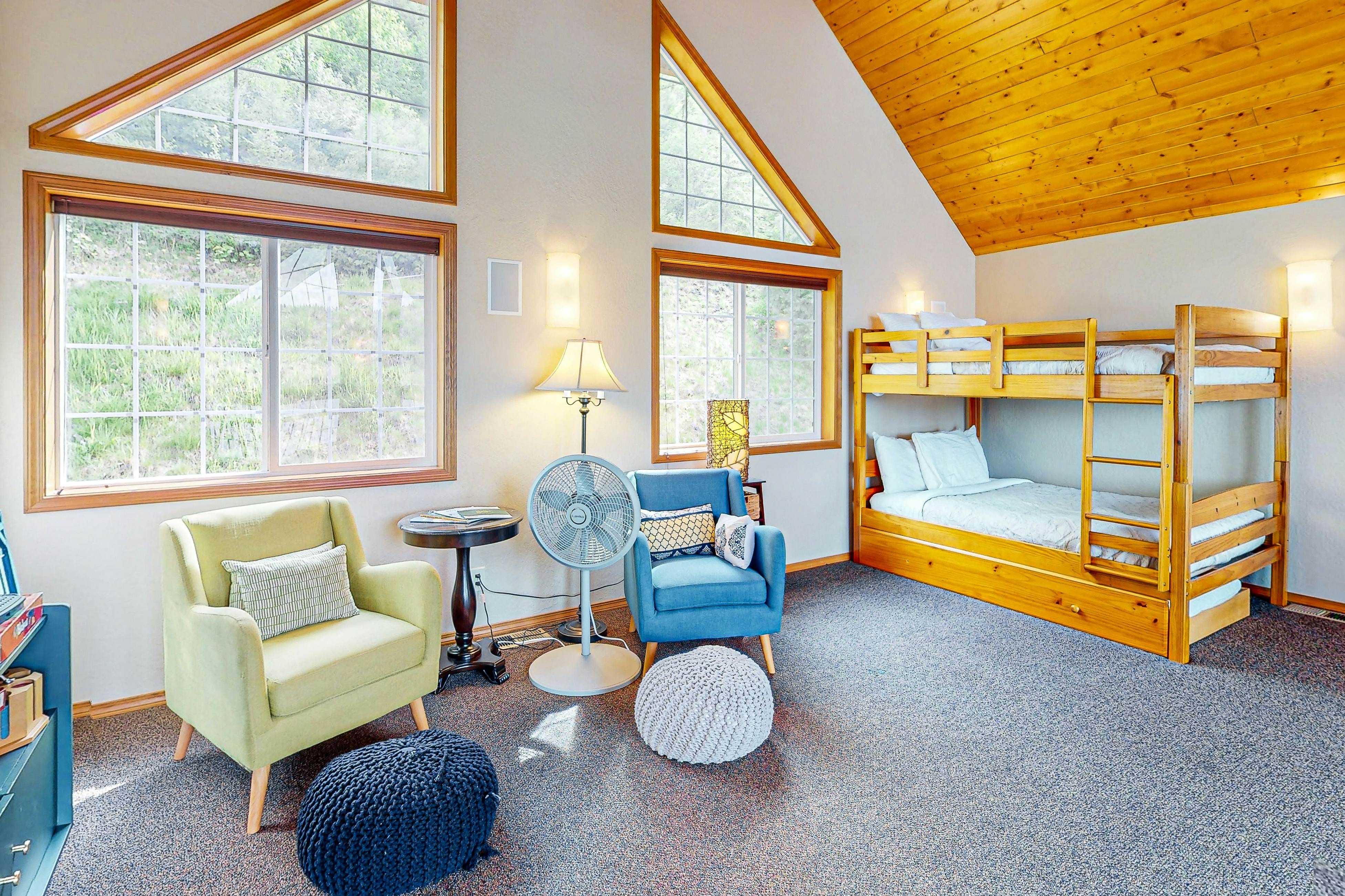 Lakefront Home With Firepit