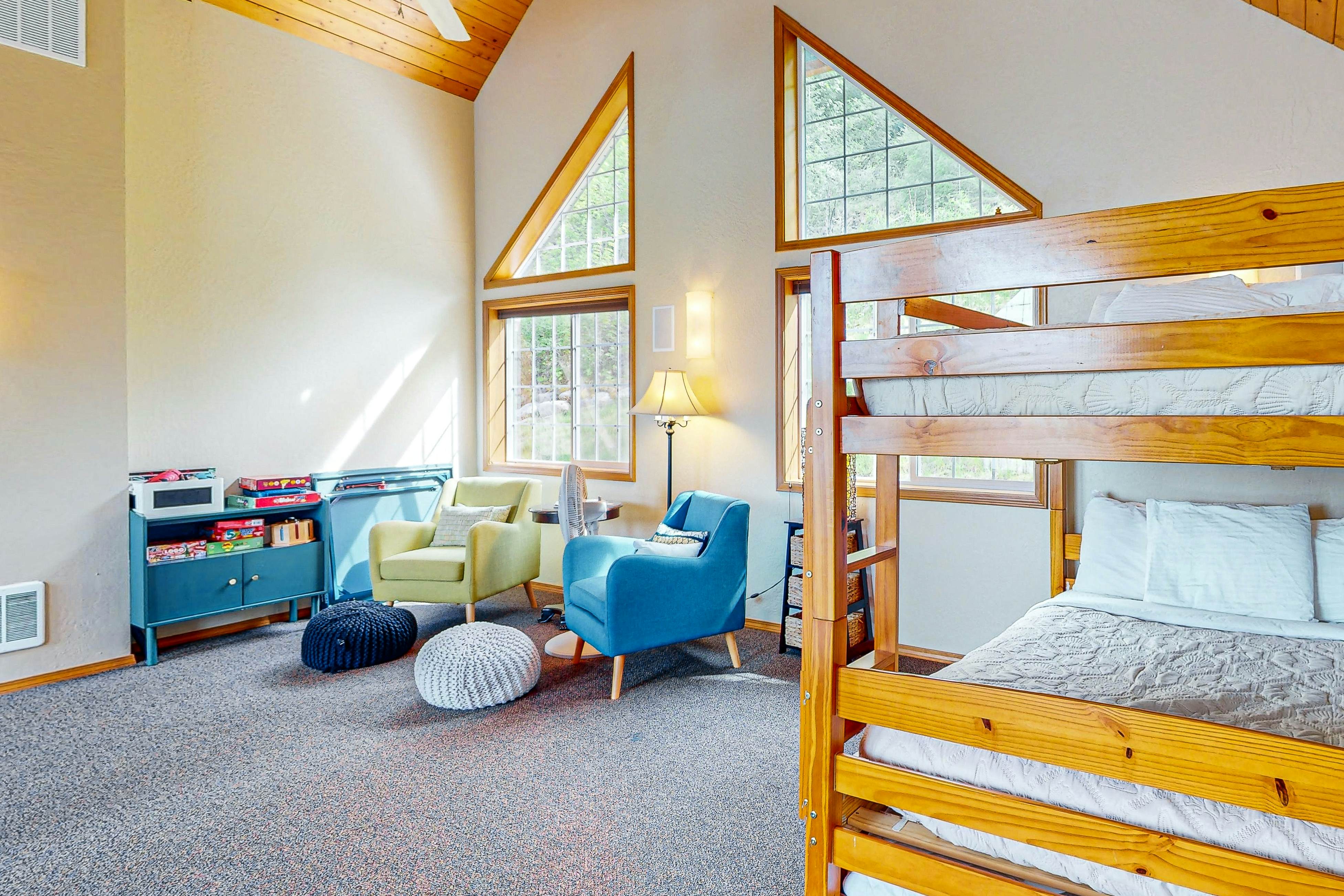 Lakefront Home With Firepit