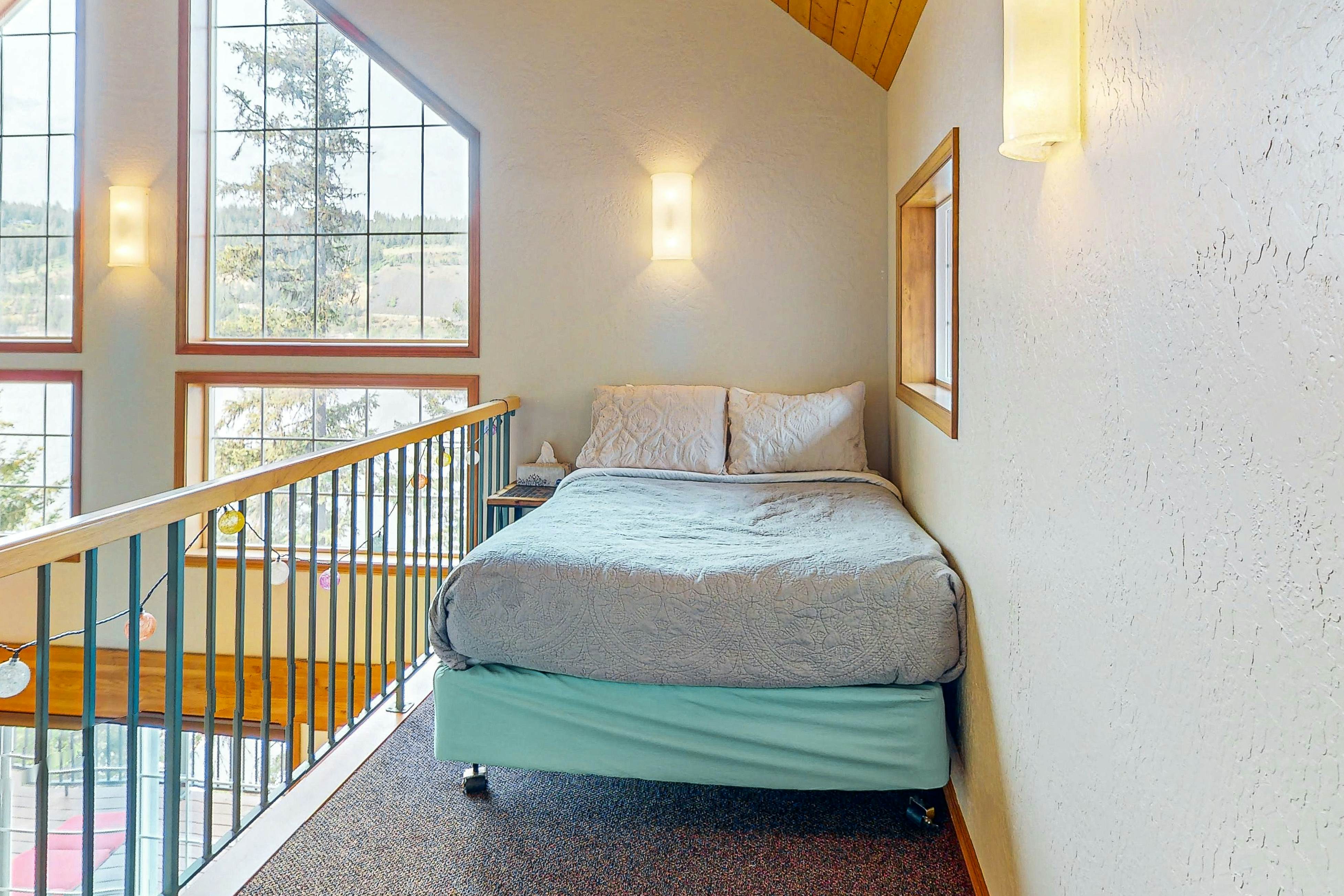 Lakefront Home With Firepit