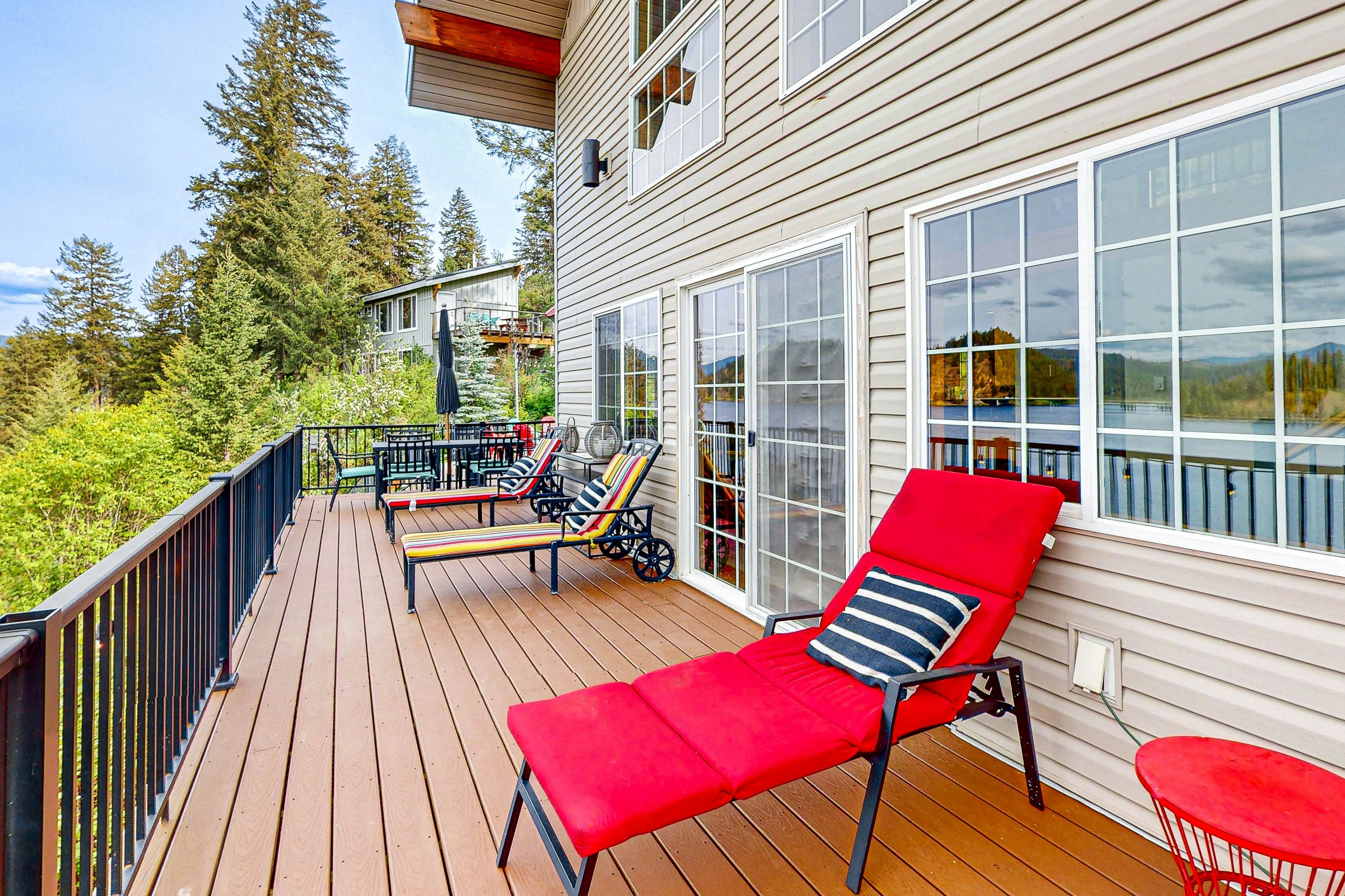 Lakefront Home With Firepit