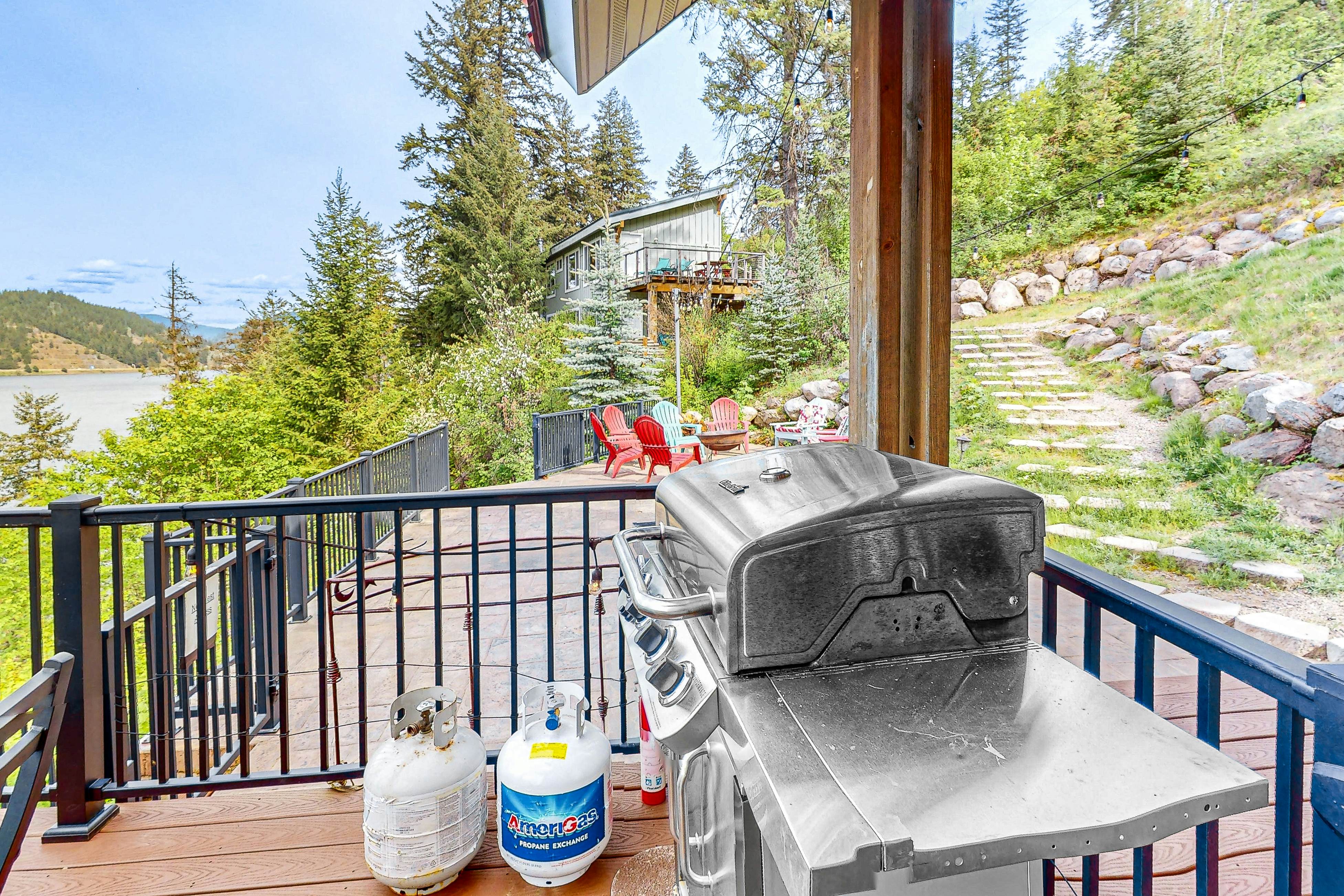 Lakefront Home With Firepit