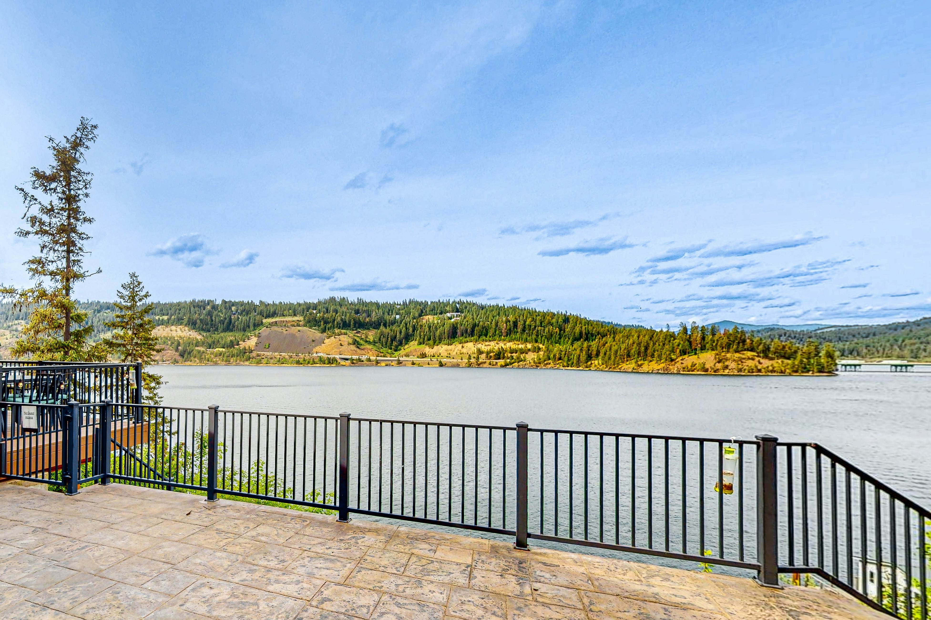 Lakefront Home With Firepit