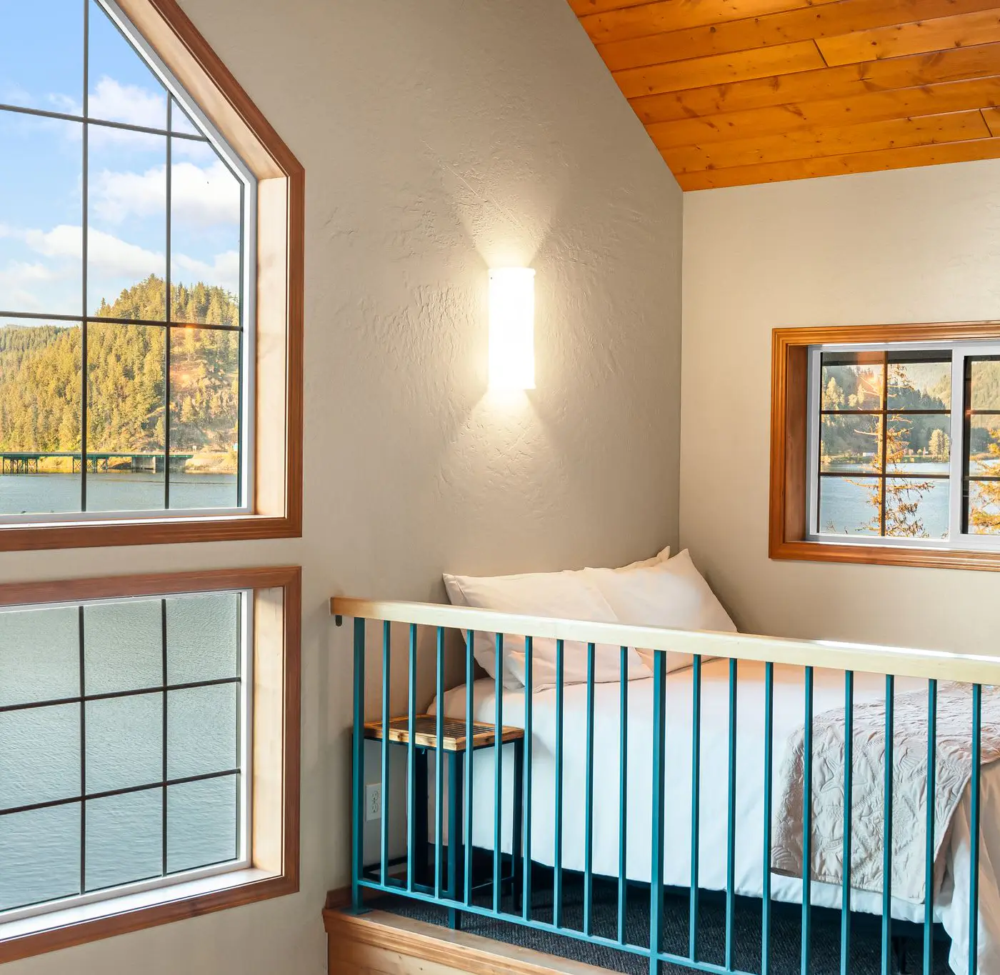 Lake Coeur d'Alene Cabin, Dock & Fire Pit