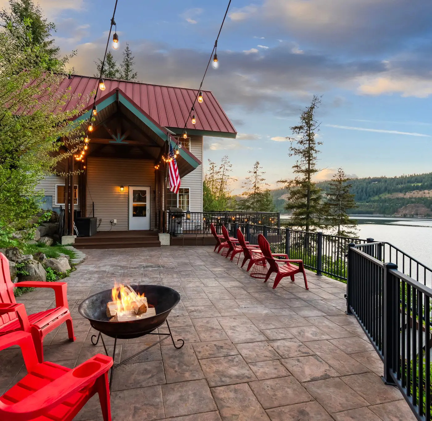 Lake Coeur d'Alene Cabin, Dock & Fire Pit