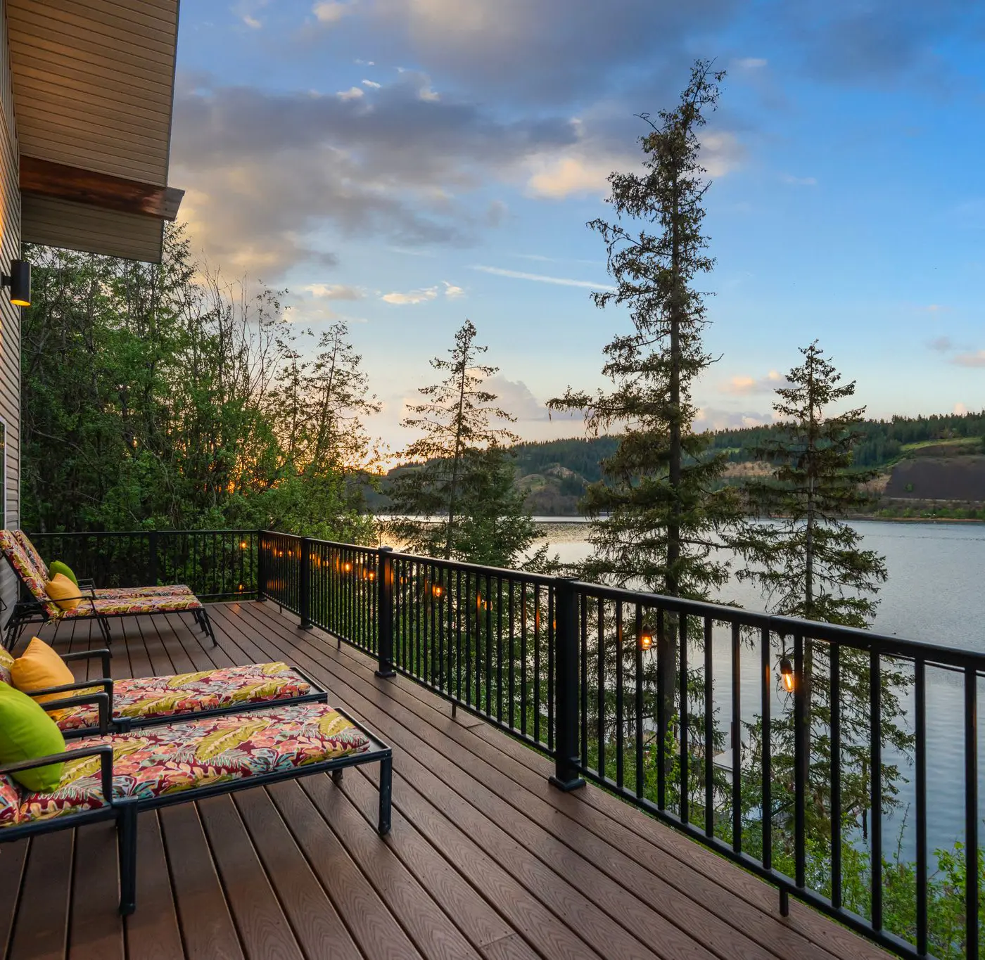 Lake Coeur d'Alene Cabin, Dock & Fire Pit