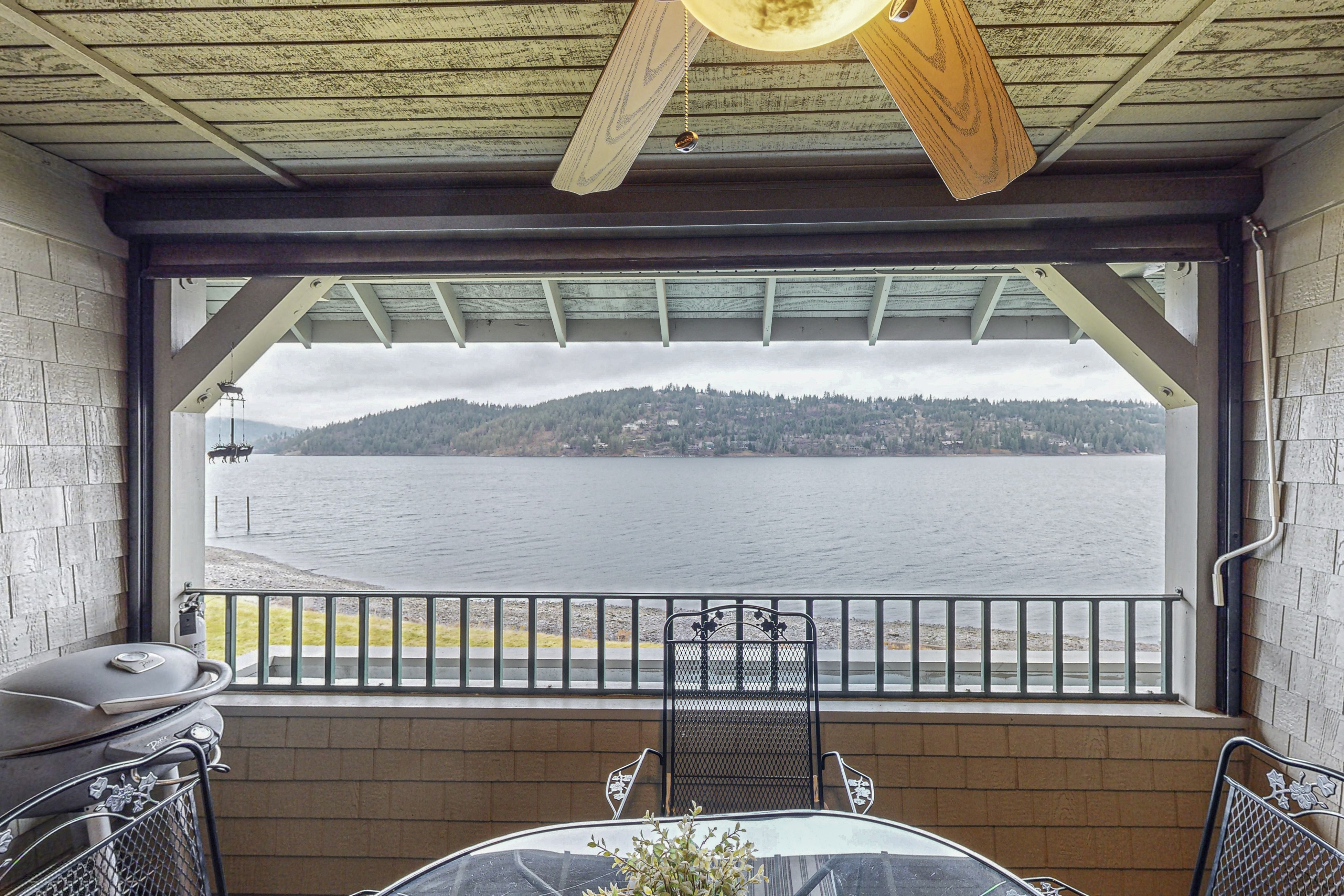 Lazy on the Lakefront