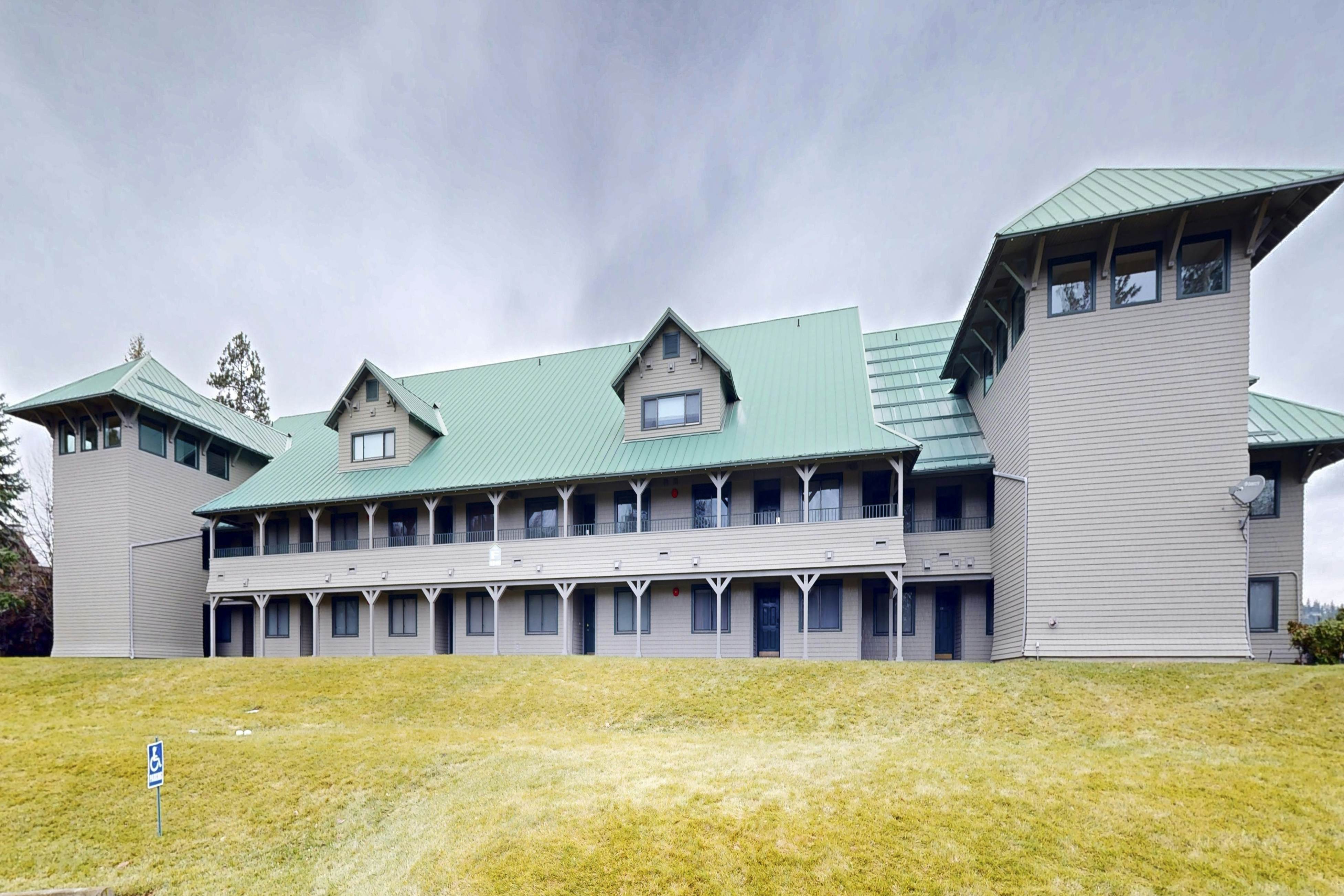 Lakefront Condo CDA Views