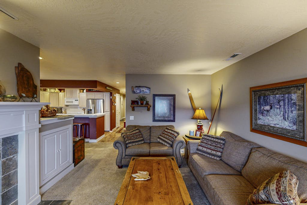 Arrow Point condo with lake views and balcony