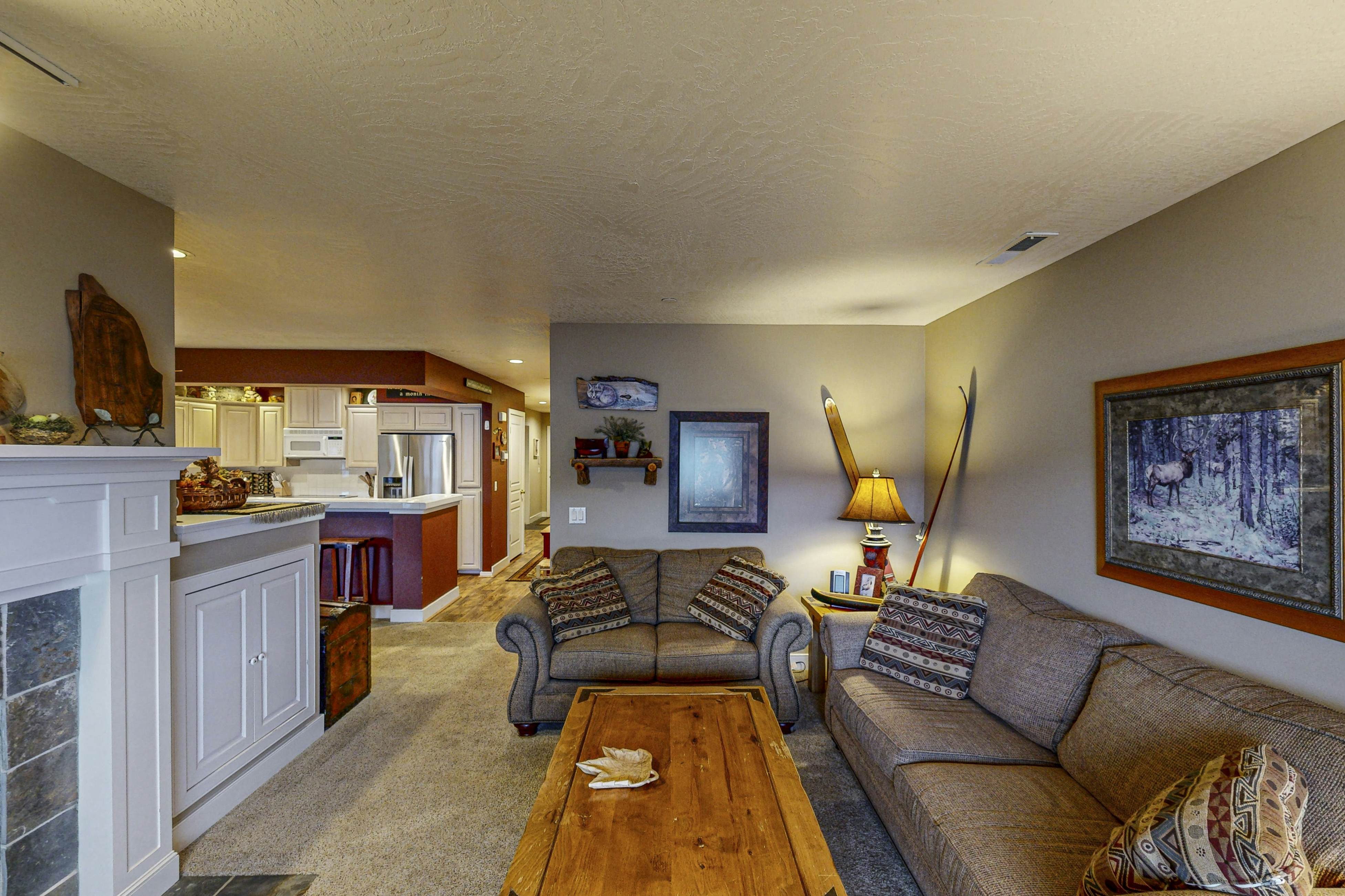 Lakefront Condo CDA Views