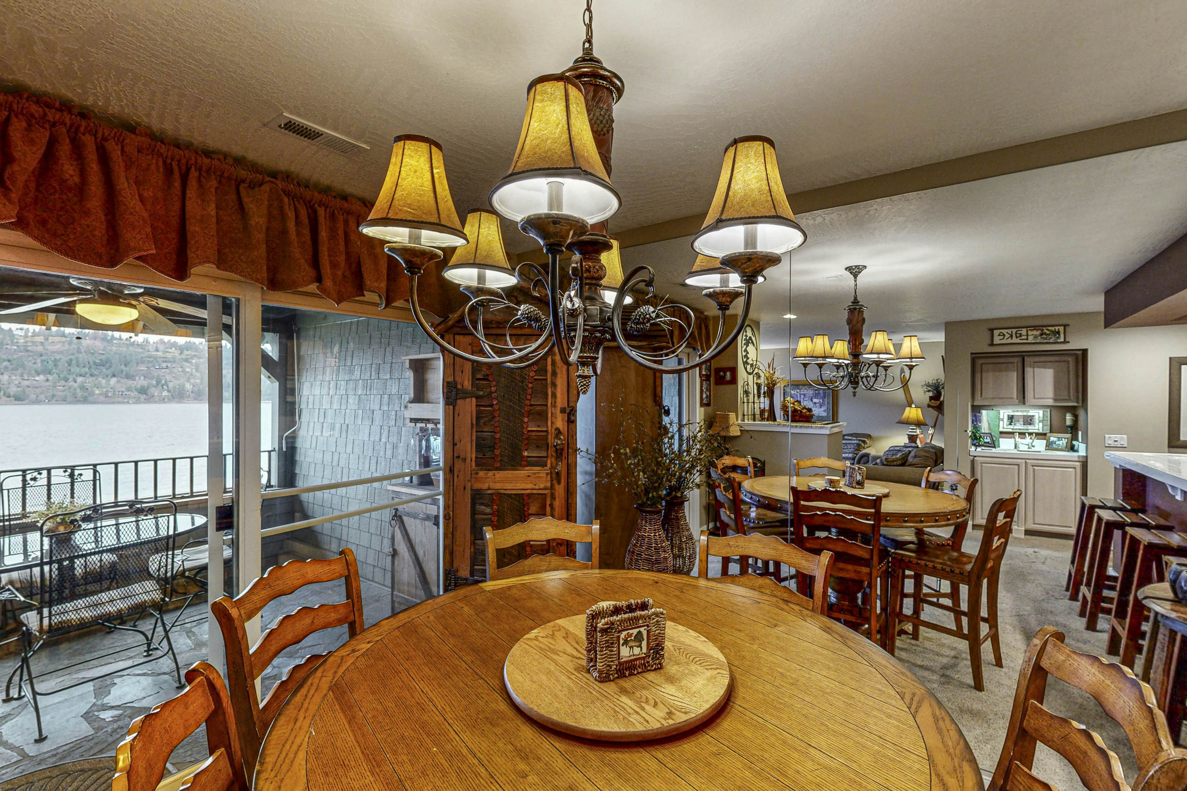 Lakefront Condo CDA Views