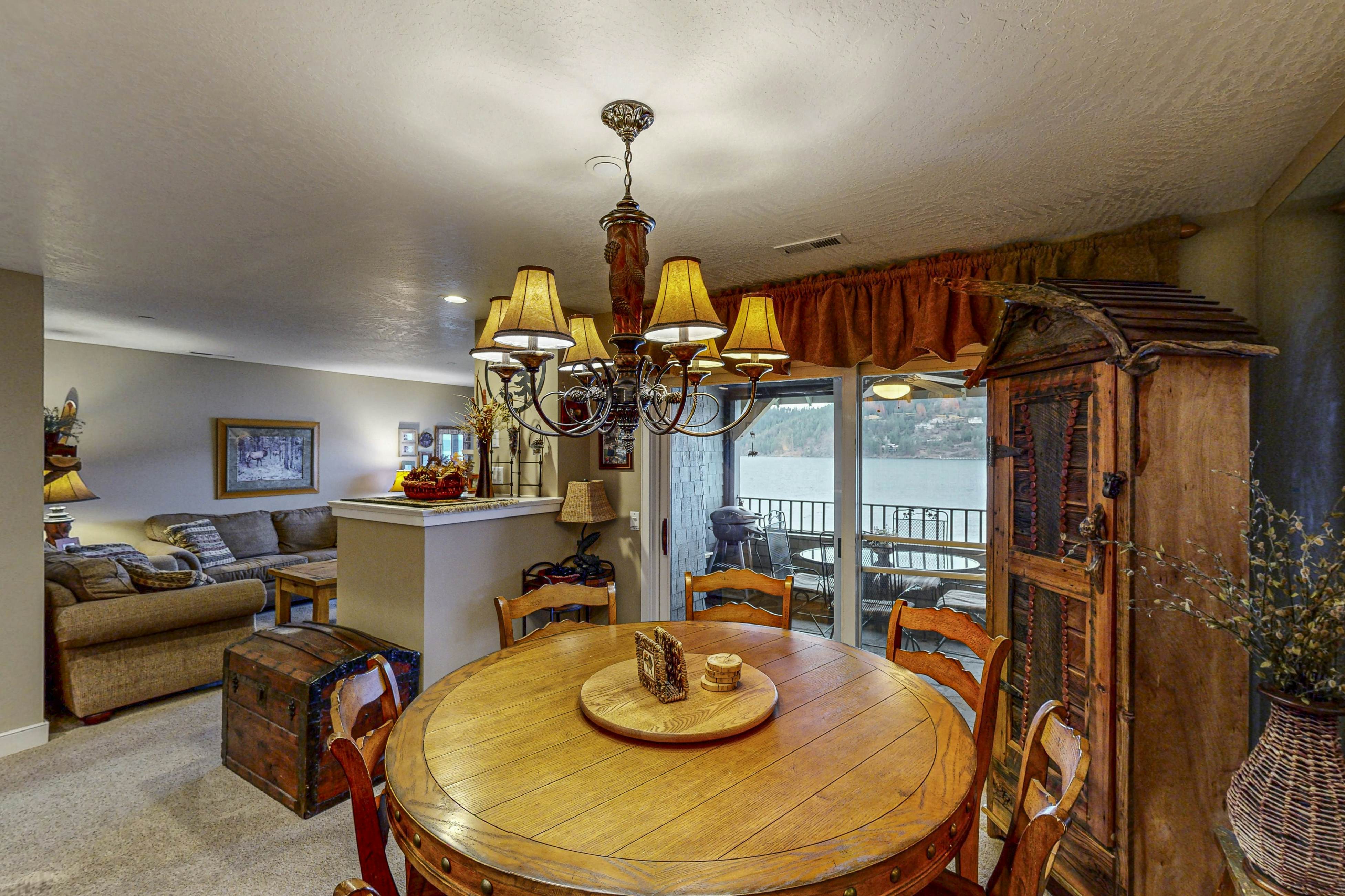 Lakefront Condo CDA Views