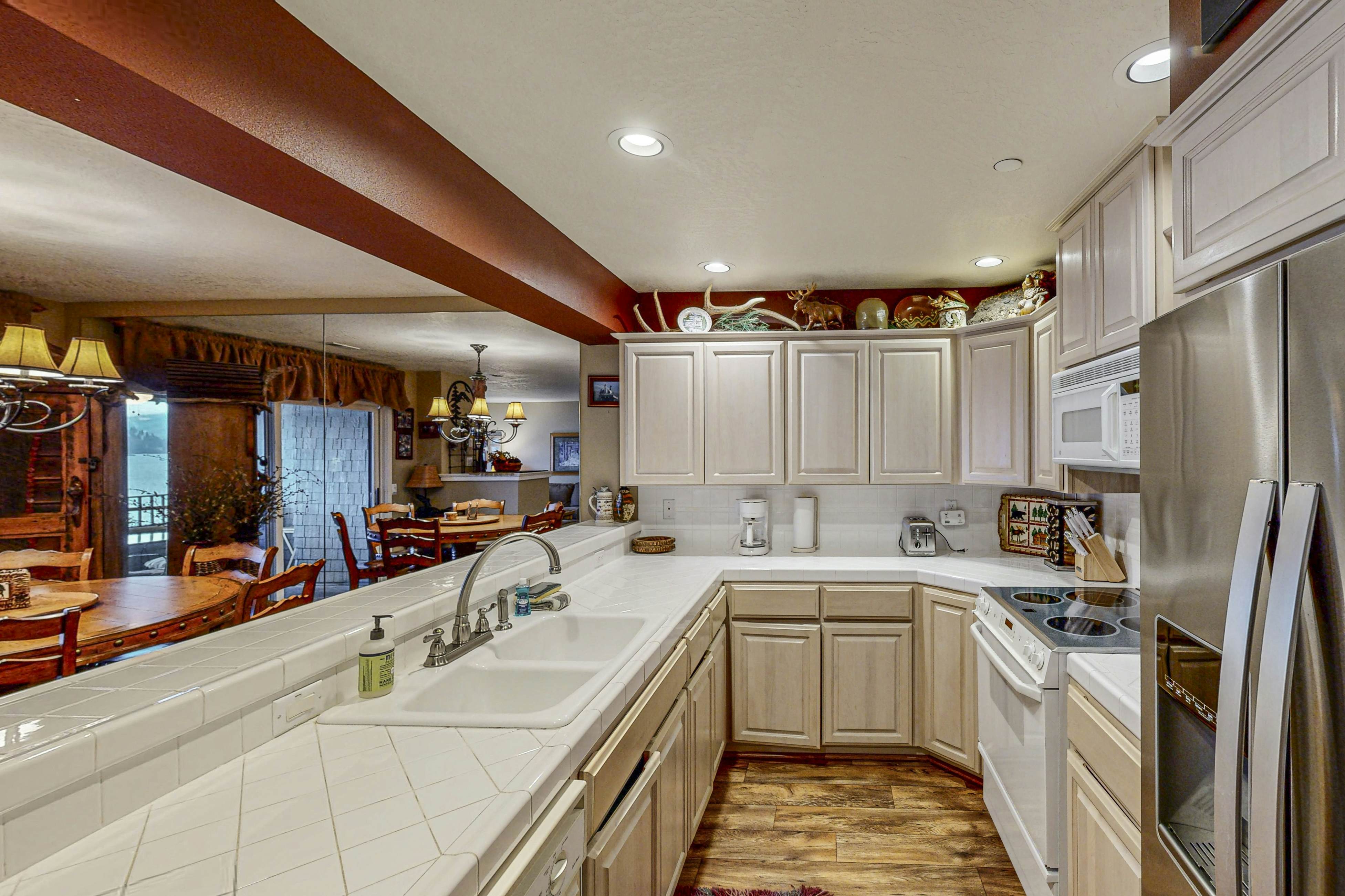 Lakefront Condo CDA Views