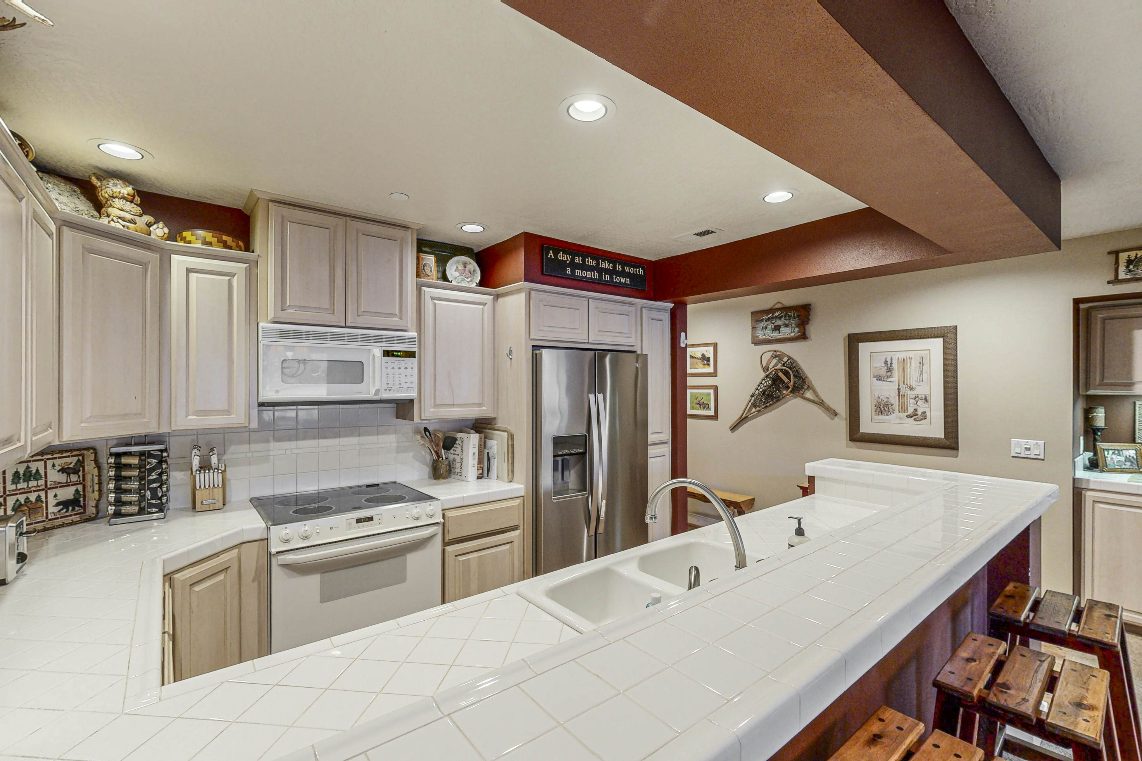 Lakefront Condo CDA Views