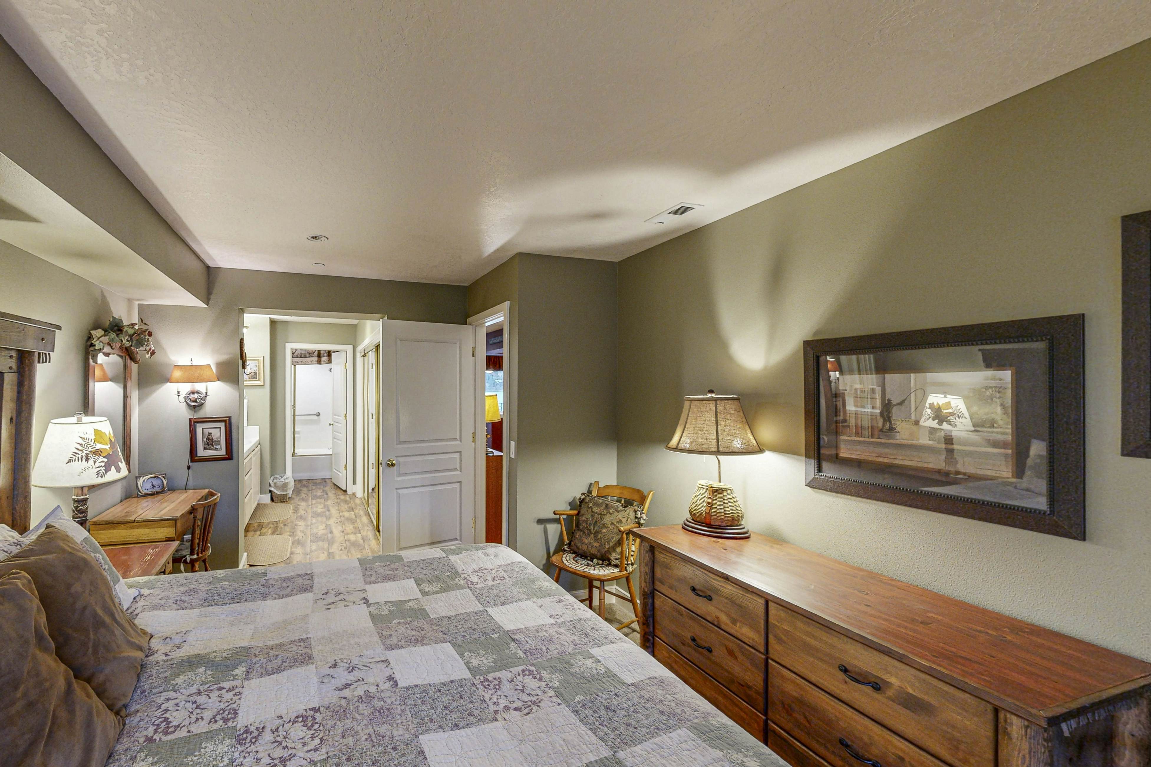 Lakefront Condo CDA Views