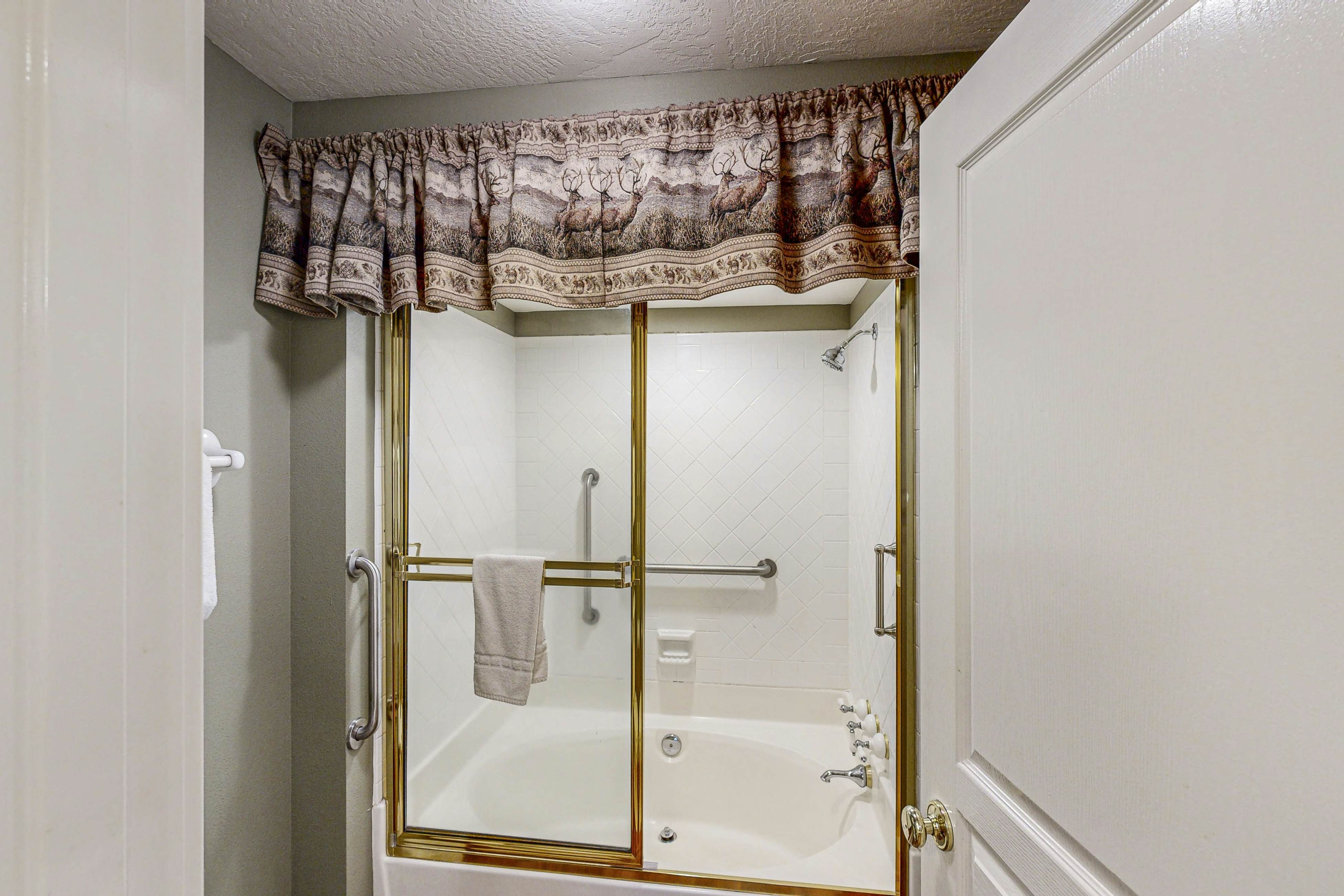 Lakefront Condo CDA Views