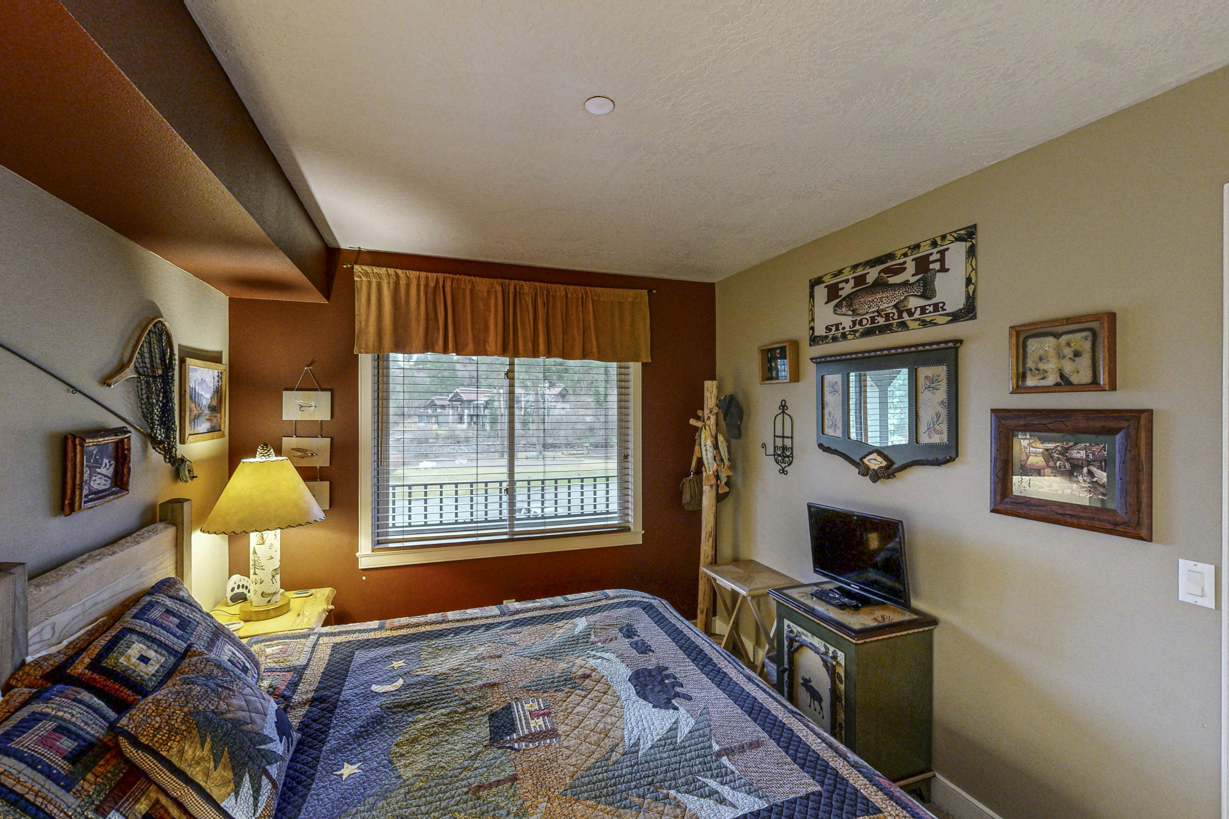 Lakefront Condo CDA Views