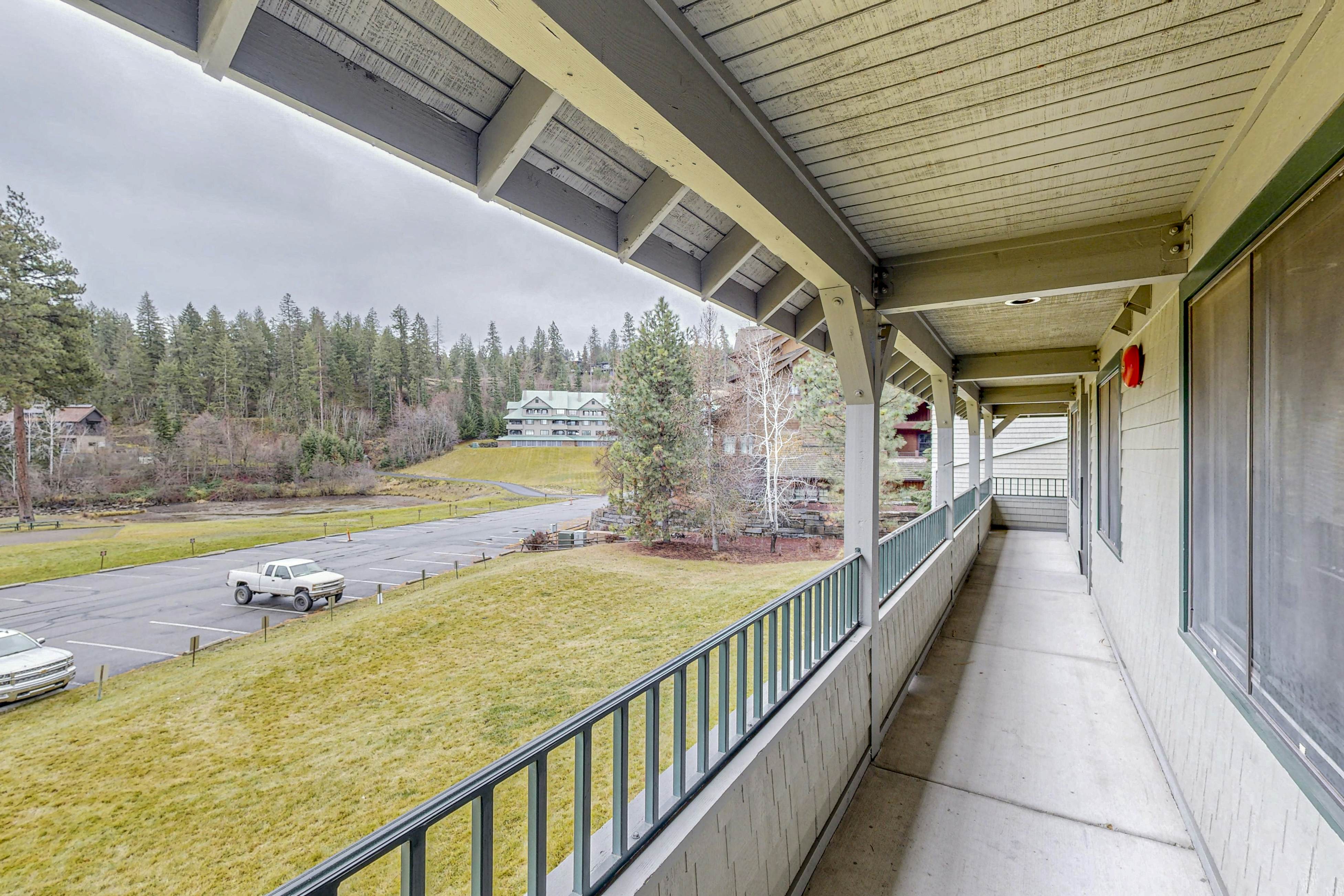 Lakefront Condo CDA Views