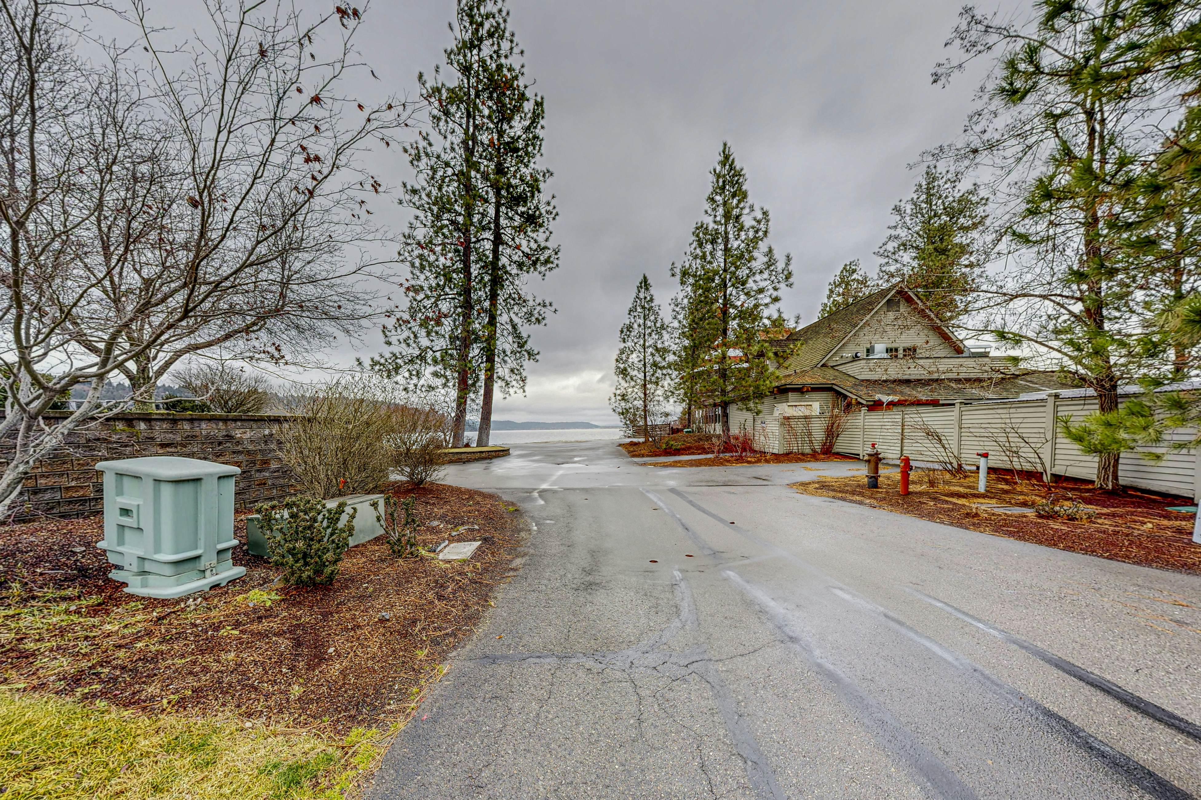 Lakefront Condo CDA Views