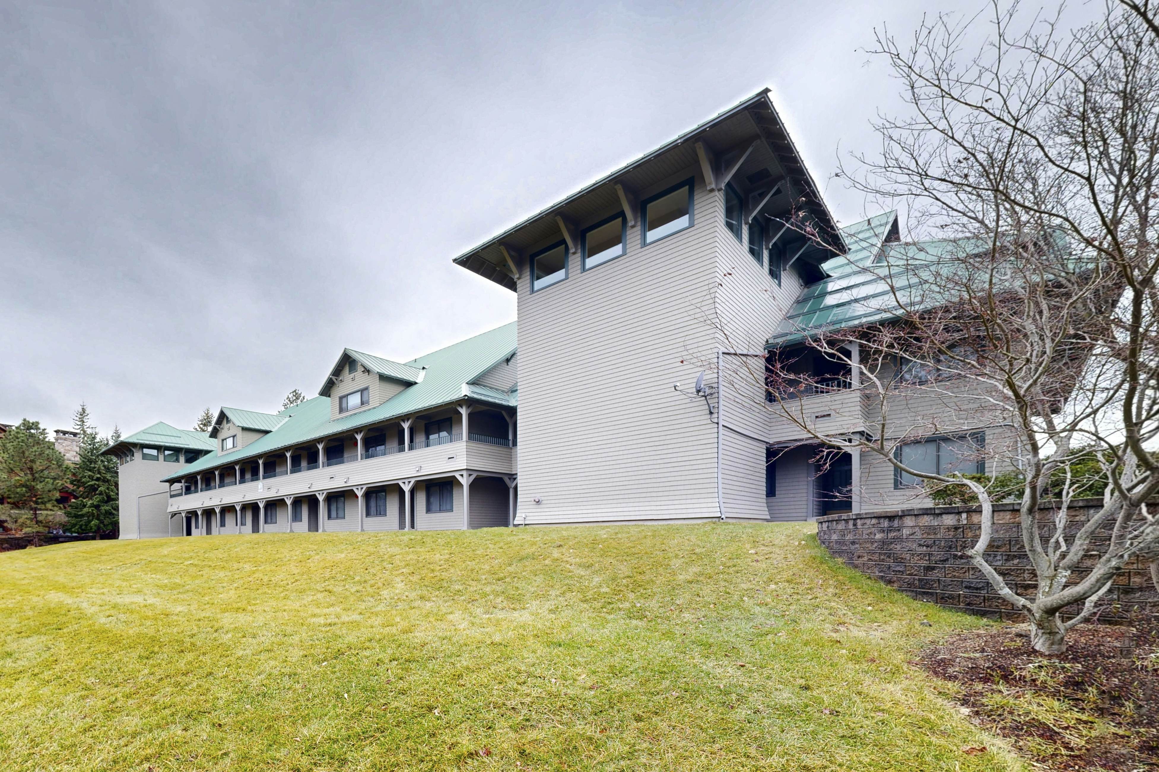 Lakefront Condo CDA Views