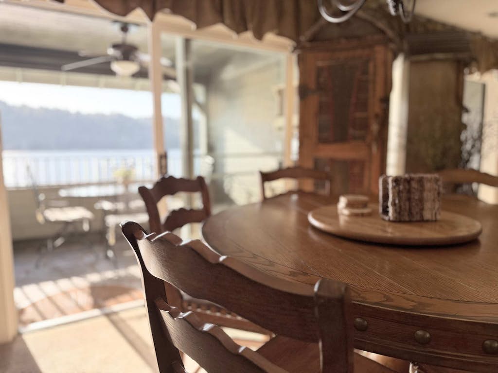 Lakefront Condo: Balcony, Views & Beach Access!