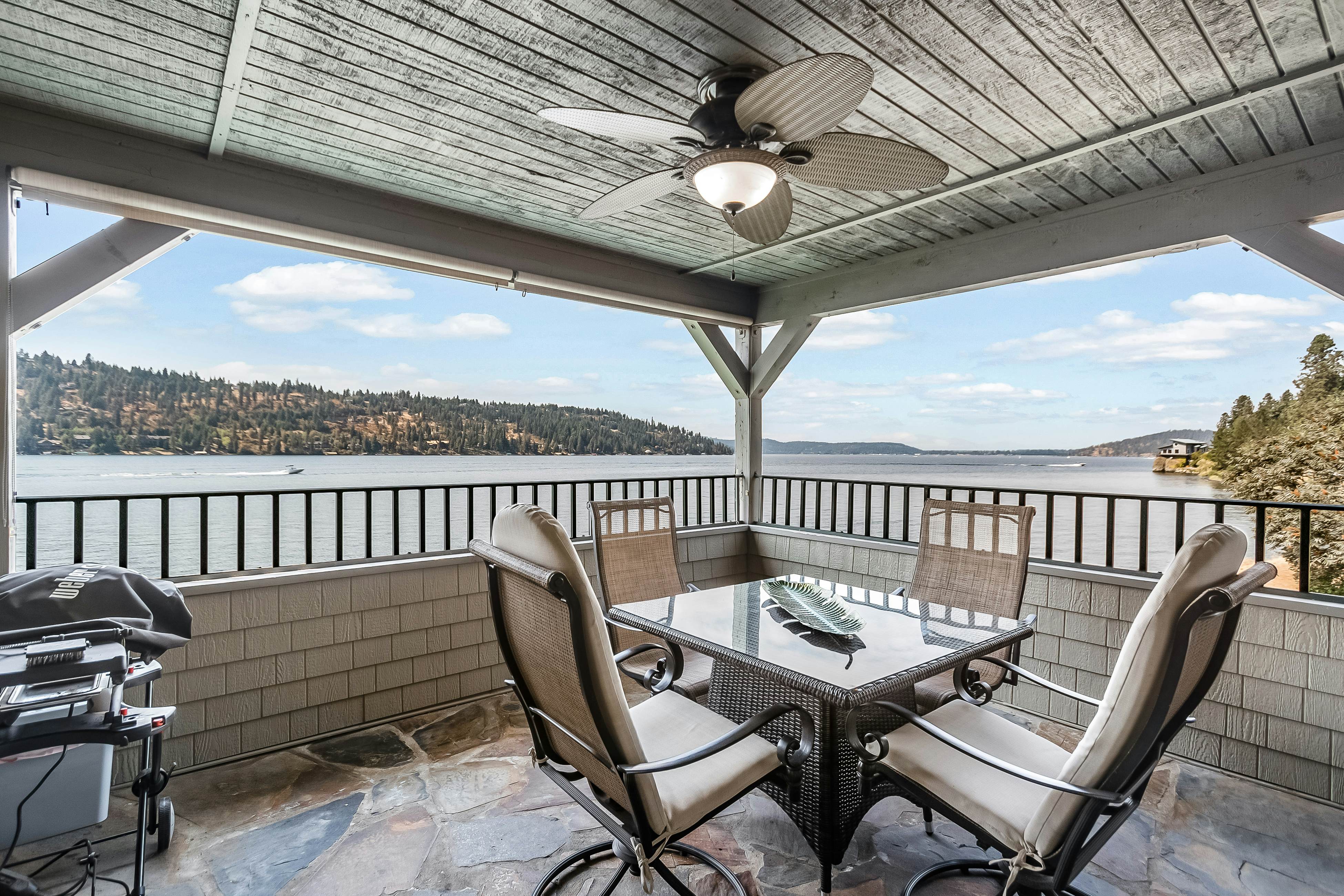 Lakefront Condo With Views