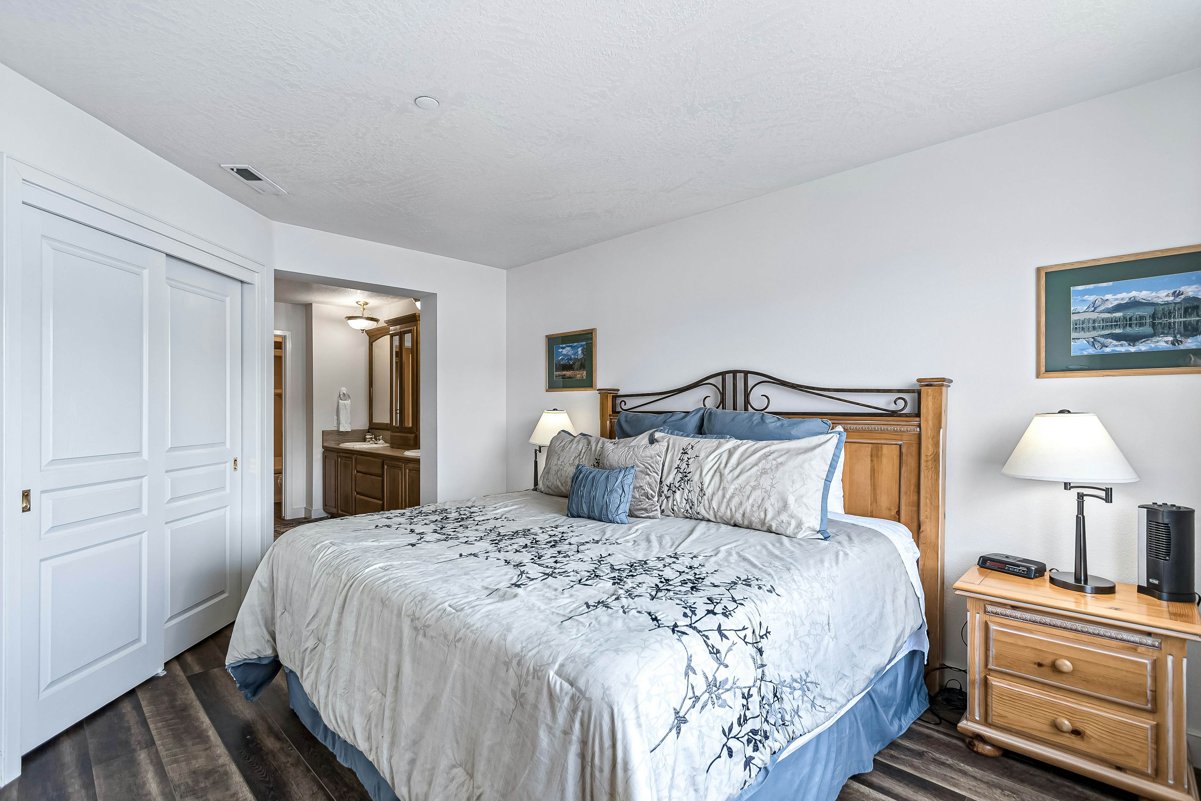 Lakefront Condo With Views