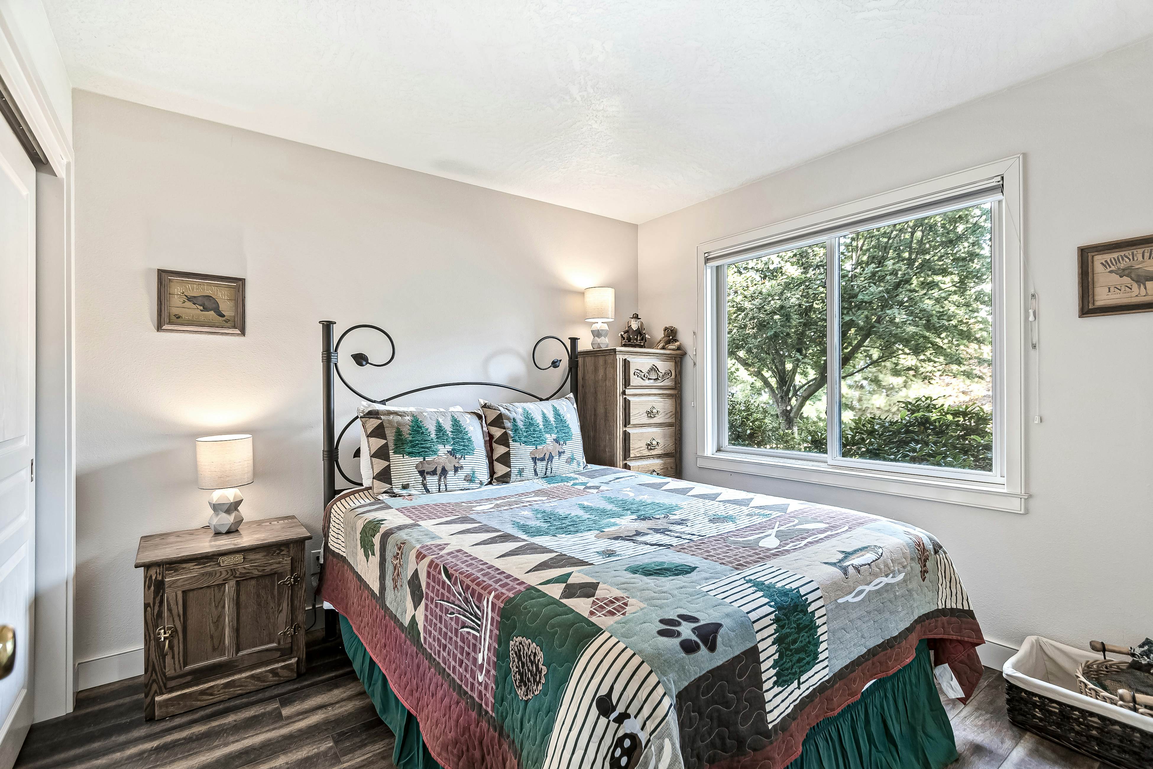 Lakefront Condo With Views