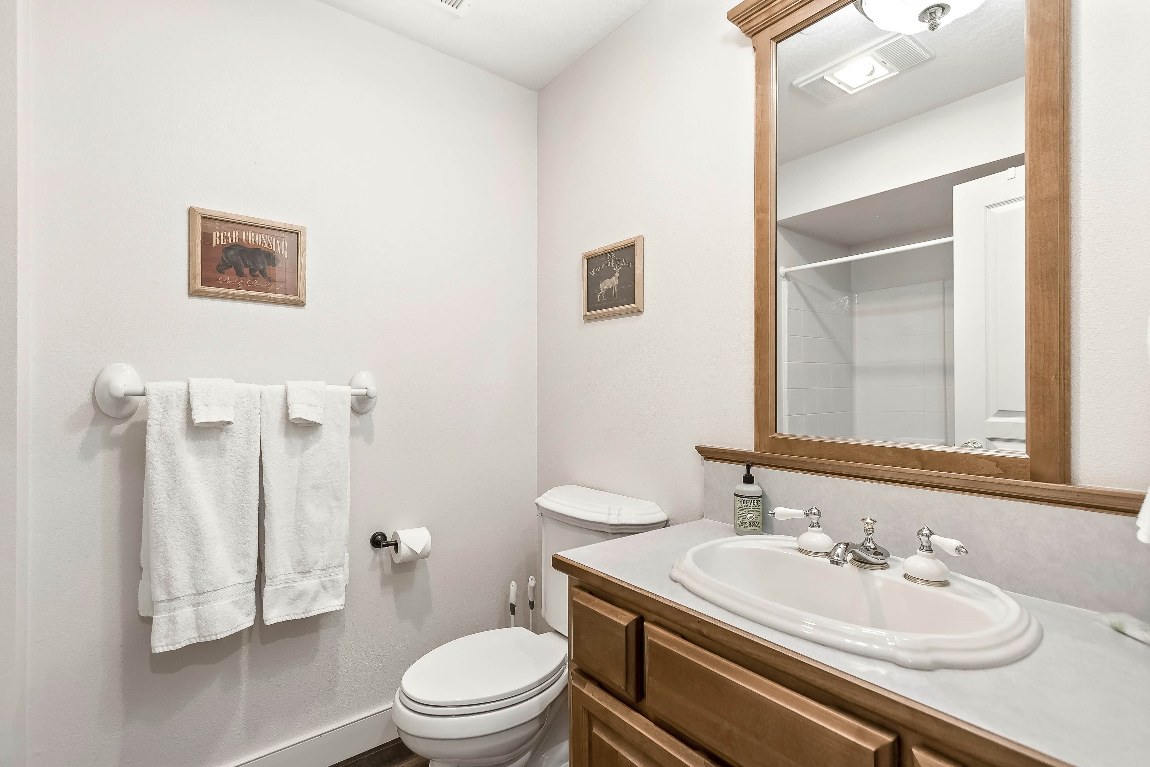 Lakefront Condo With Views