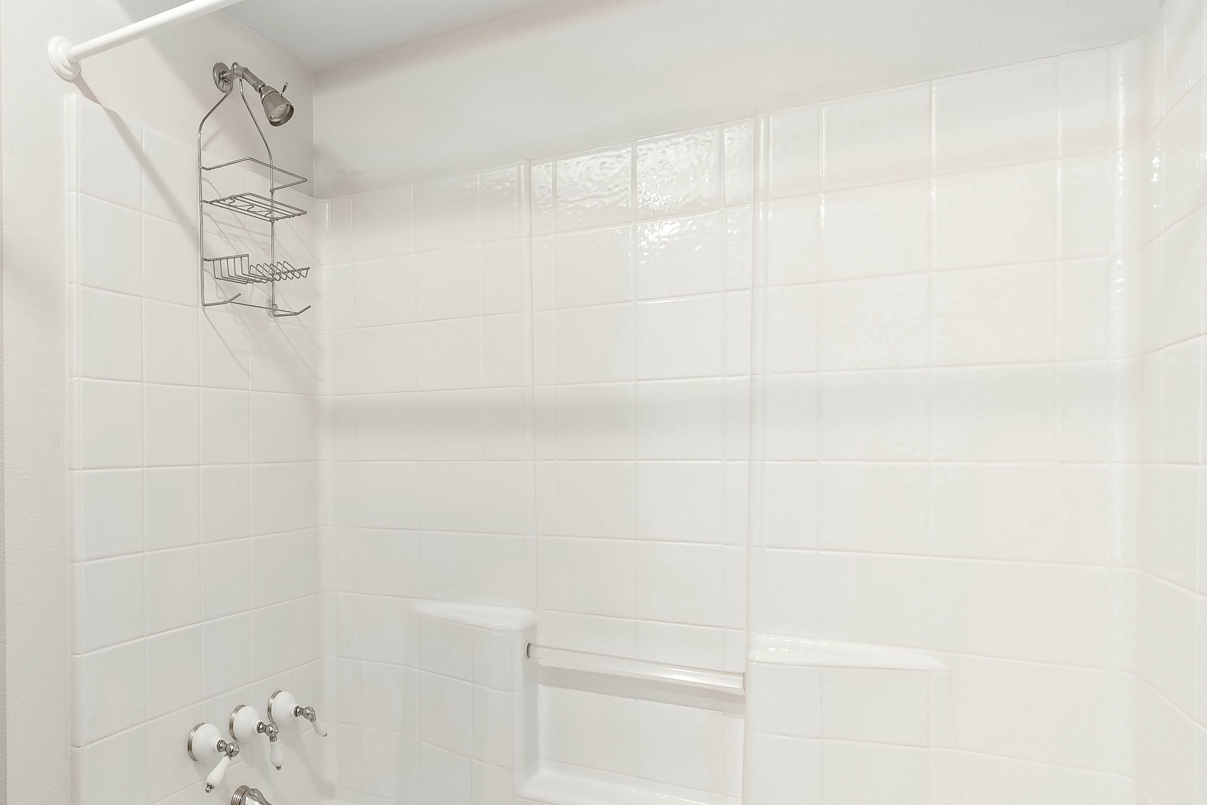 Lakefront Condo With Views