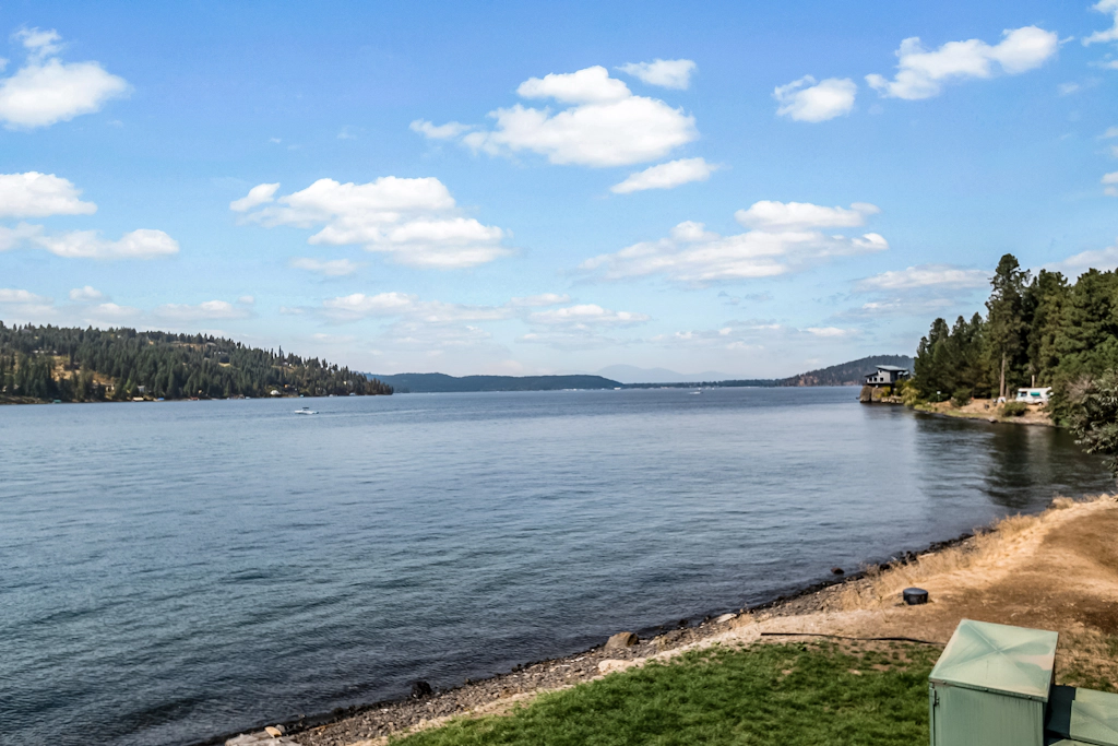 Lakefront Condo with Balcony & Mountain Views