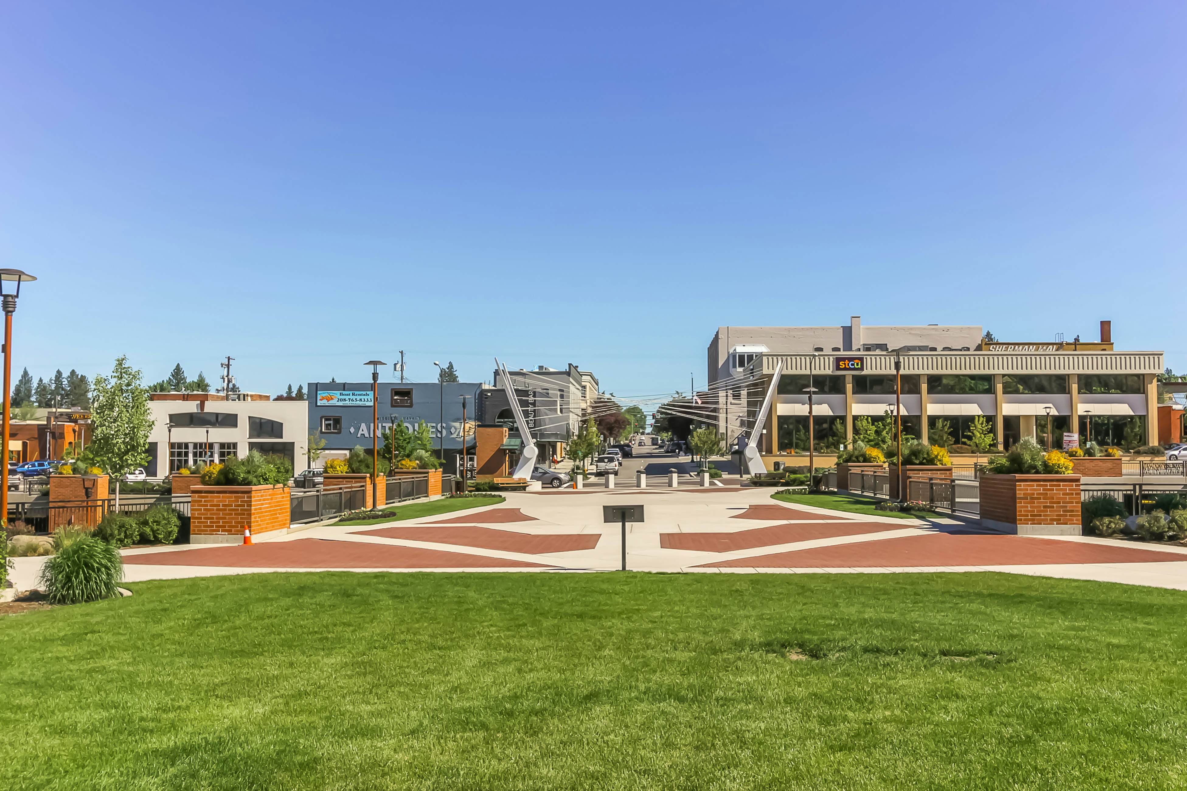 Lakefront Condo With Views