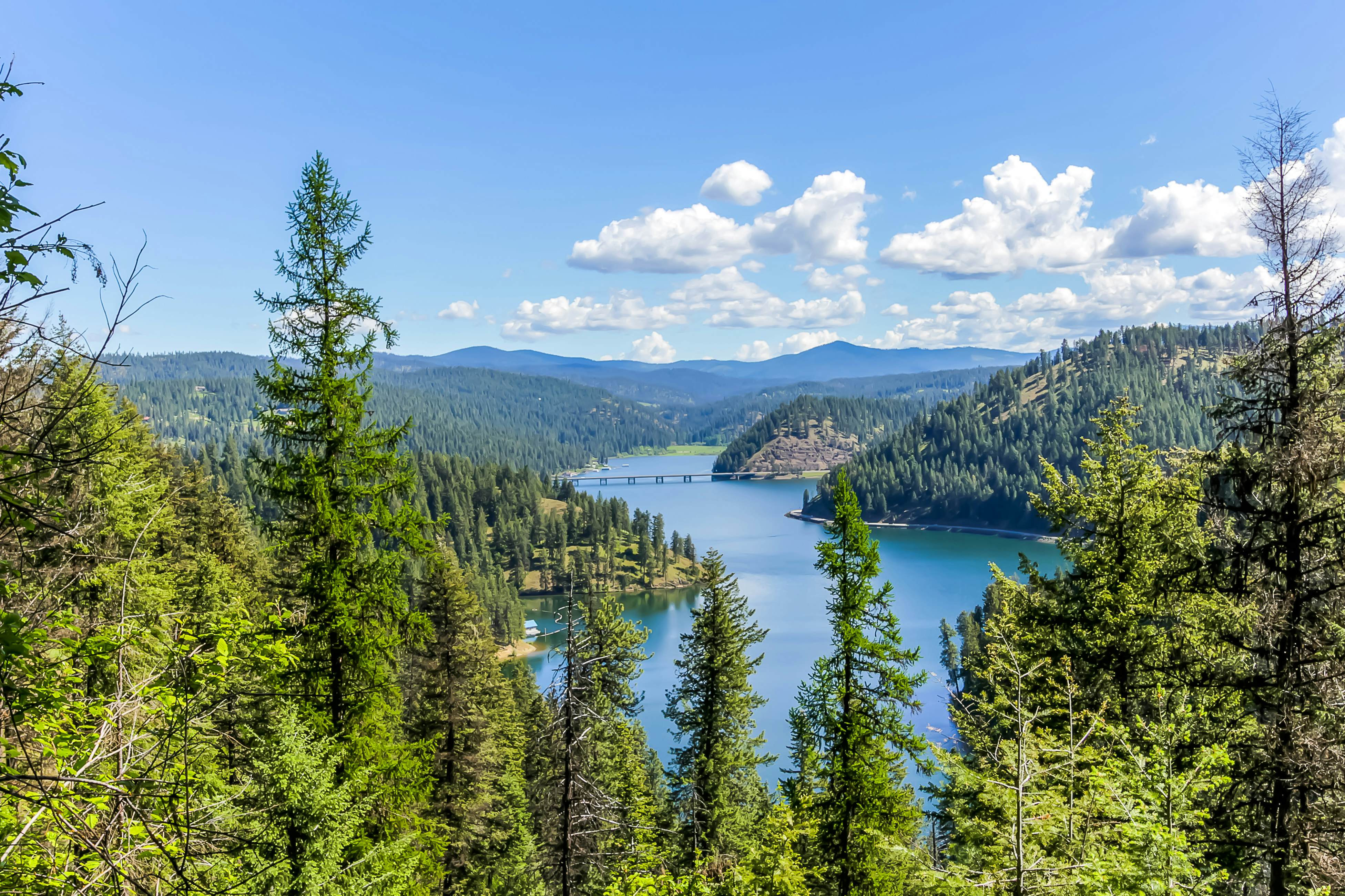 Lakefront Condo With Views