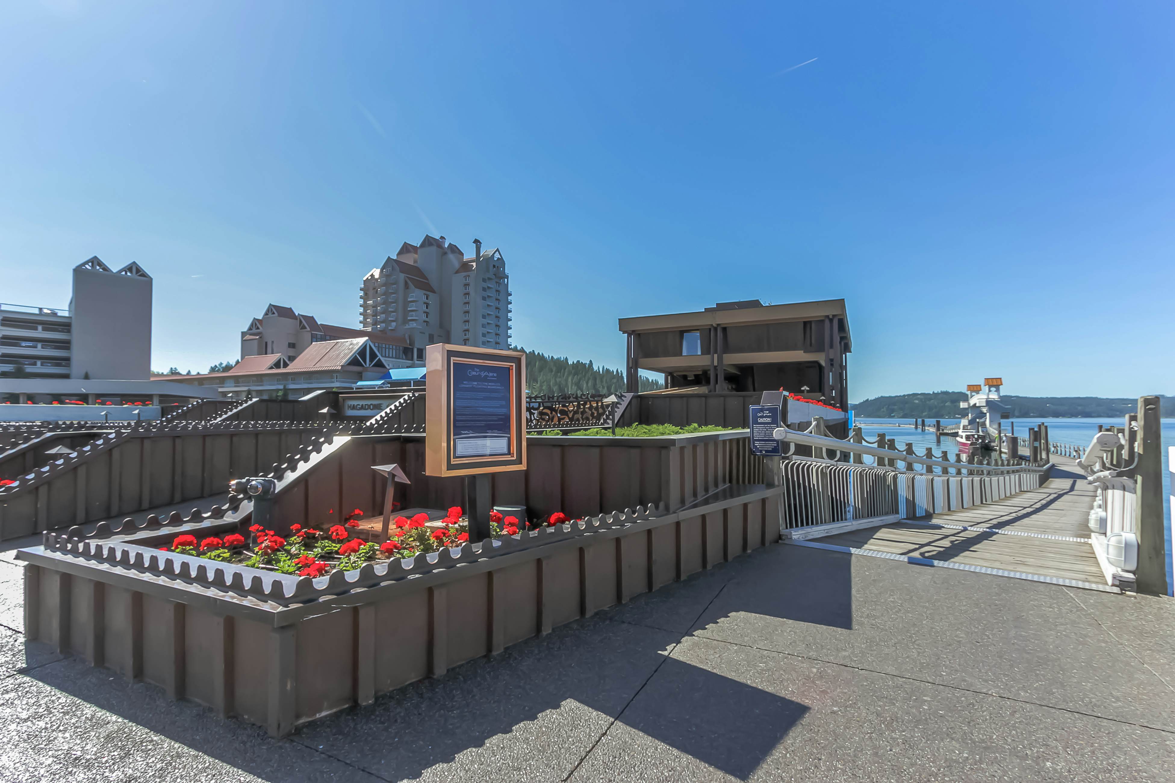 Lakefront Condo With Views