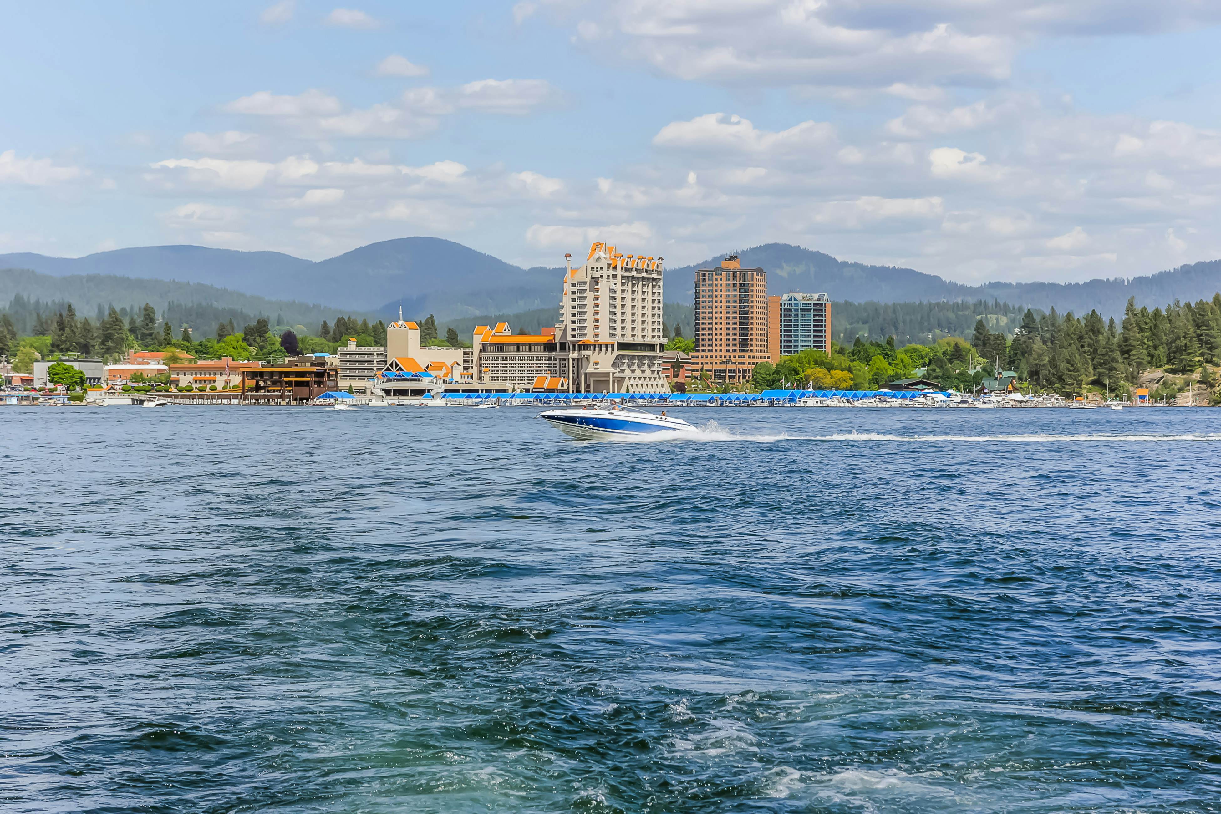 Lakefront Condo With Views