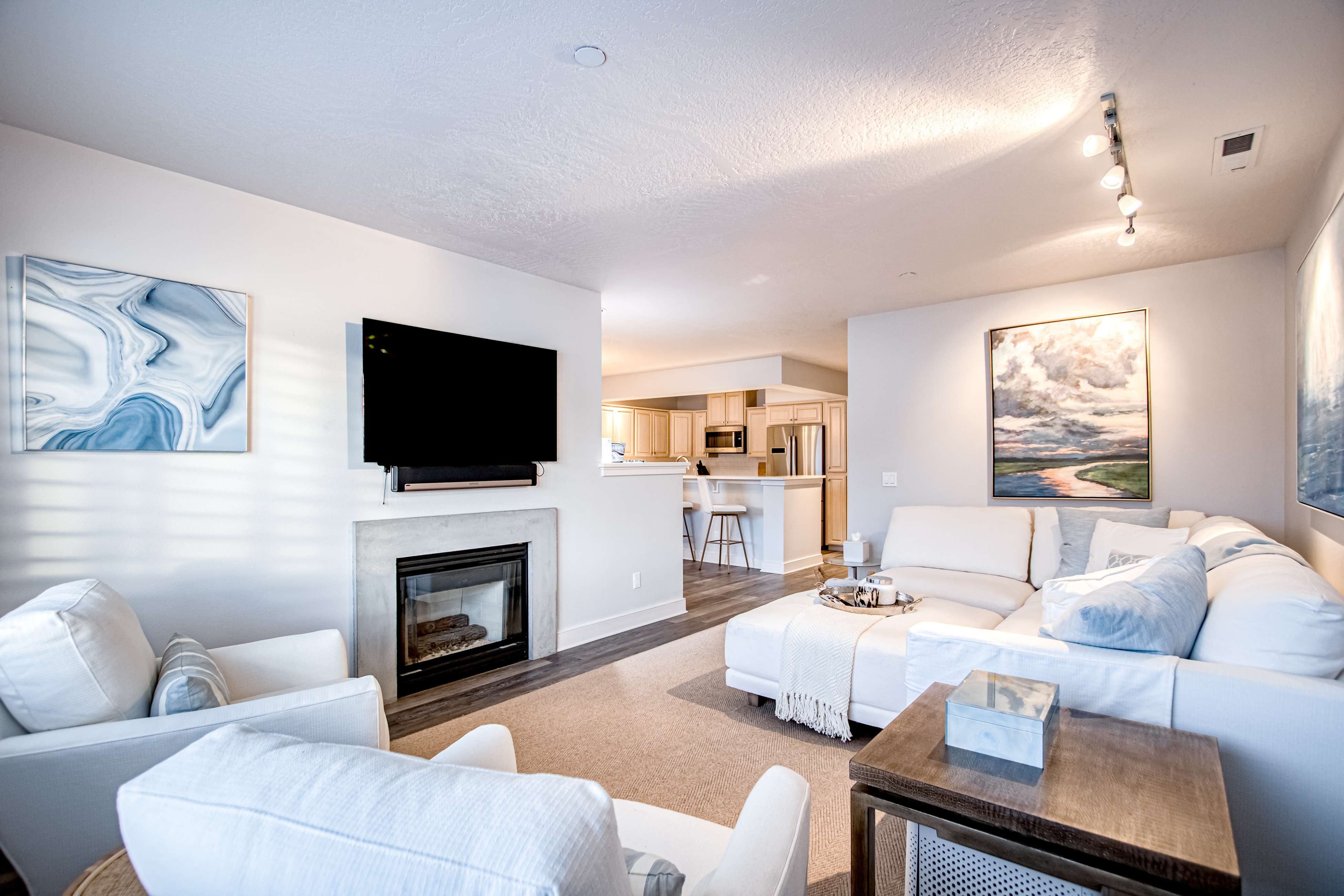 Peaceful Lakefront Beauty